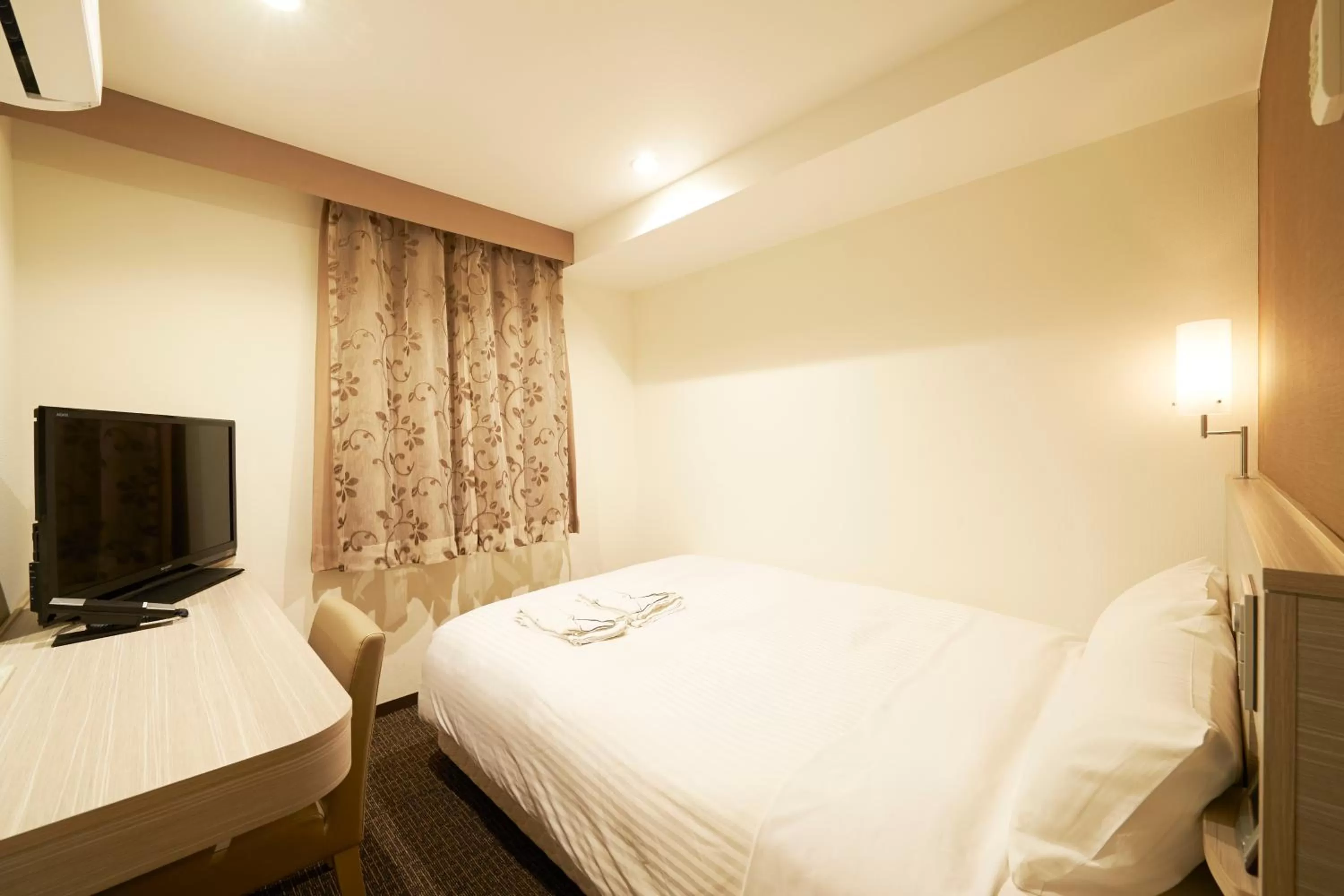Photo of the whole room, Bed in Sotetsu Fresa Inn Tokyo Tamachi