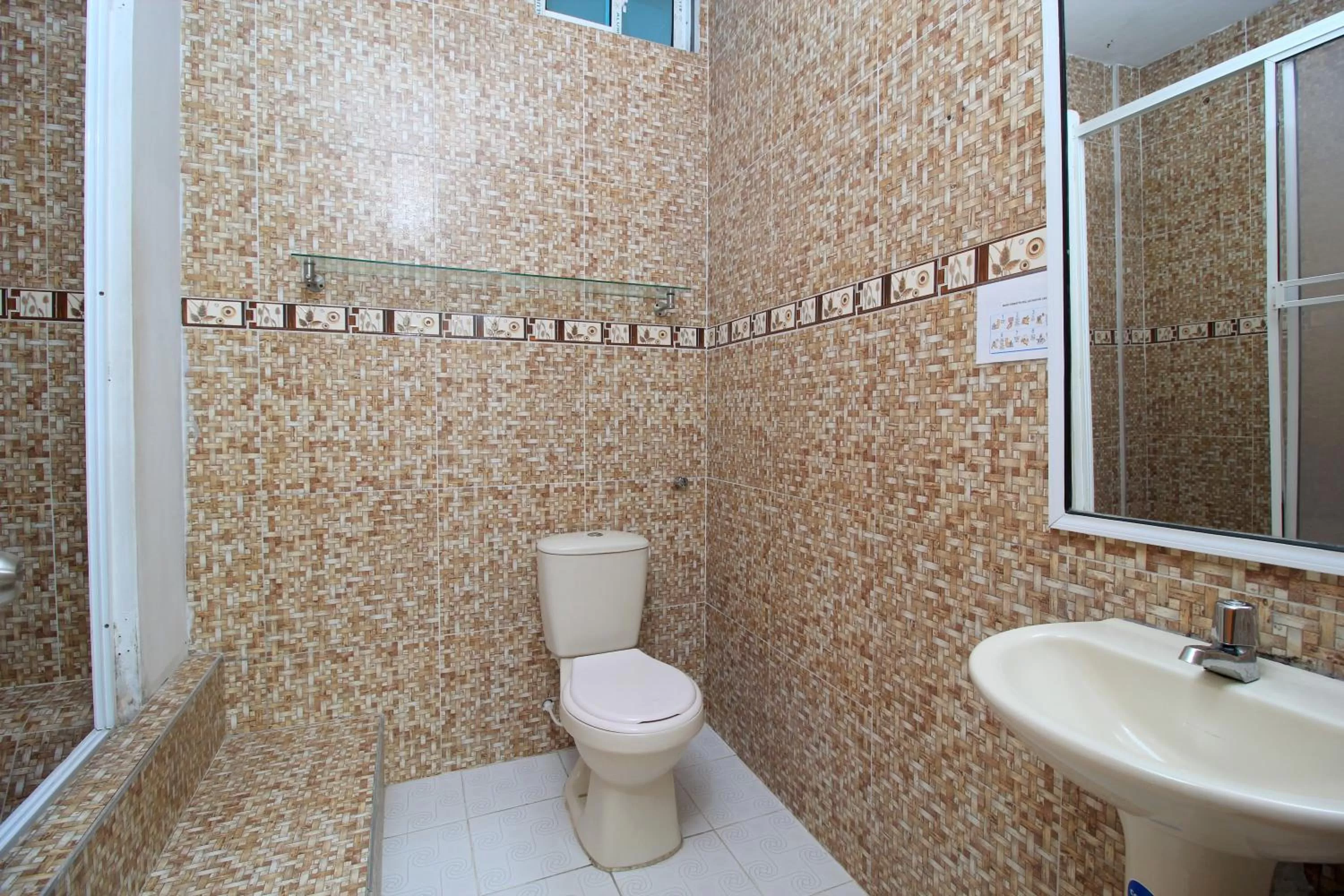 Shower in Hotel Abi Inn By GEH Suites