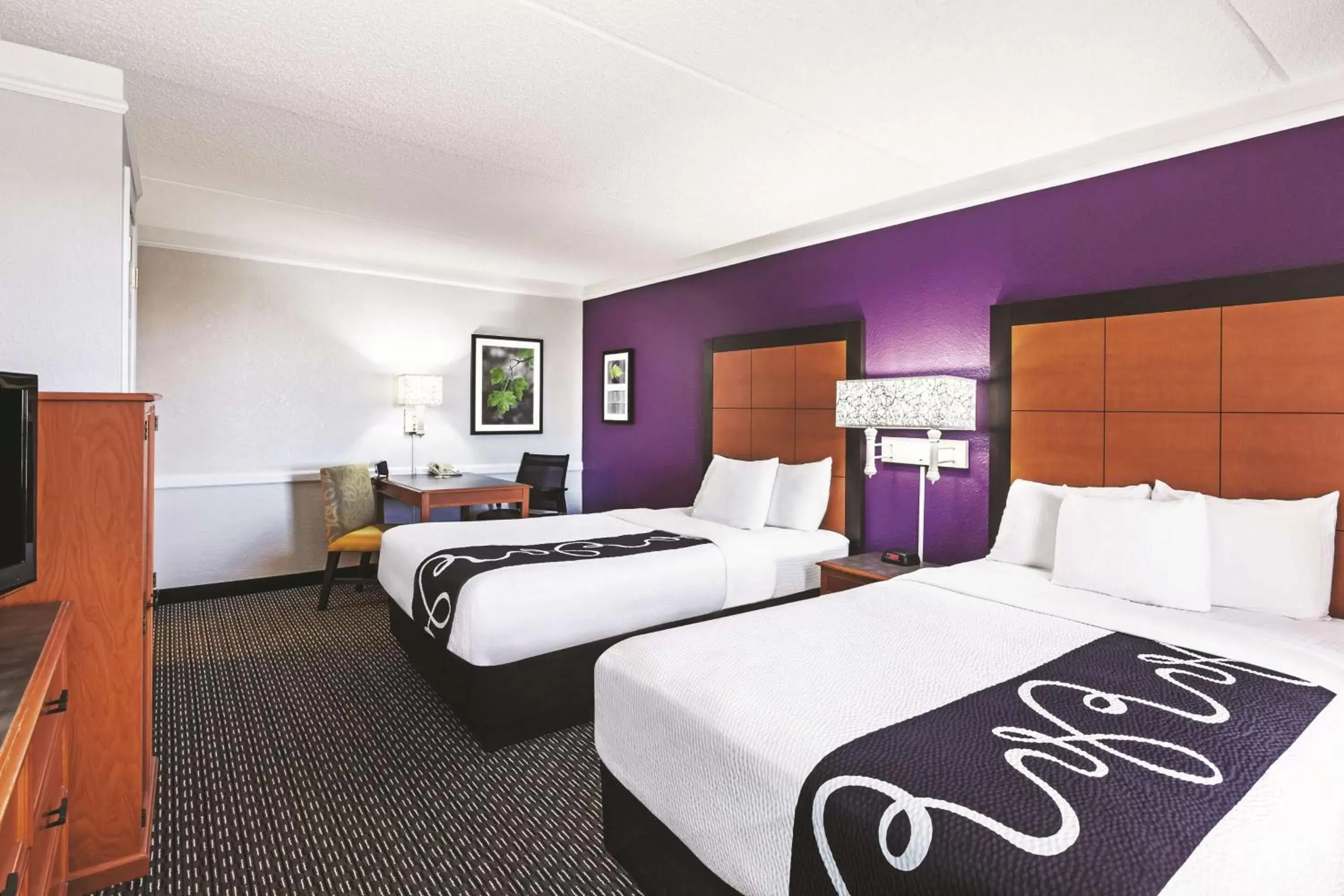 Bed in La Quinta Inn by Wyndham Midland