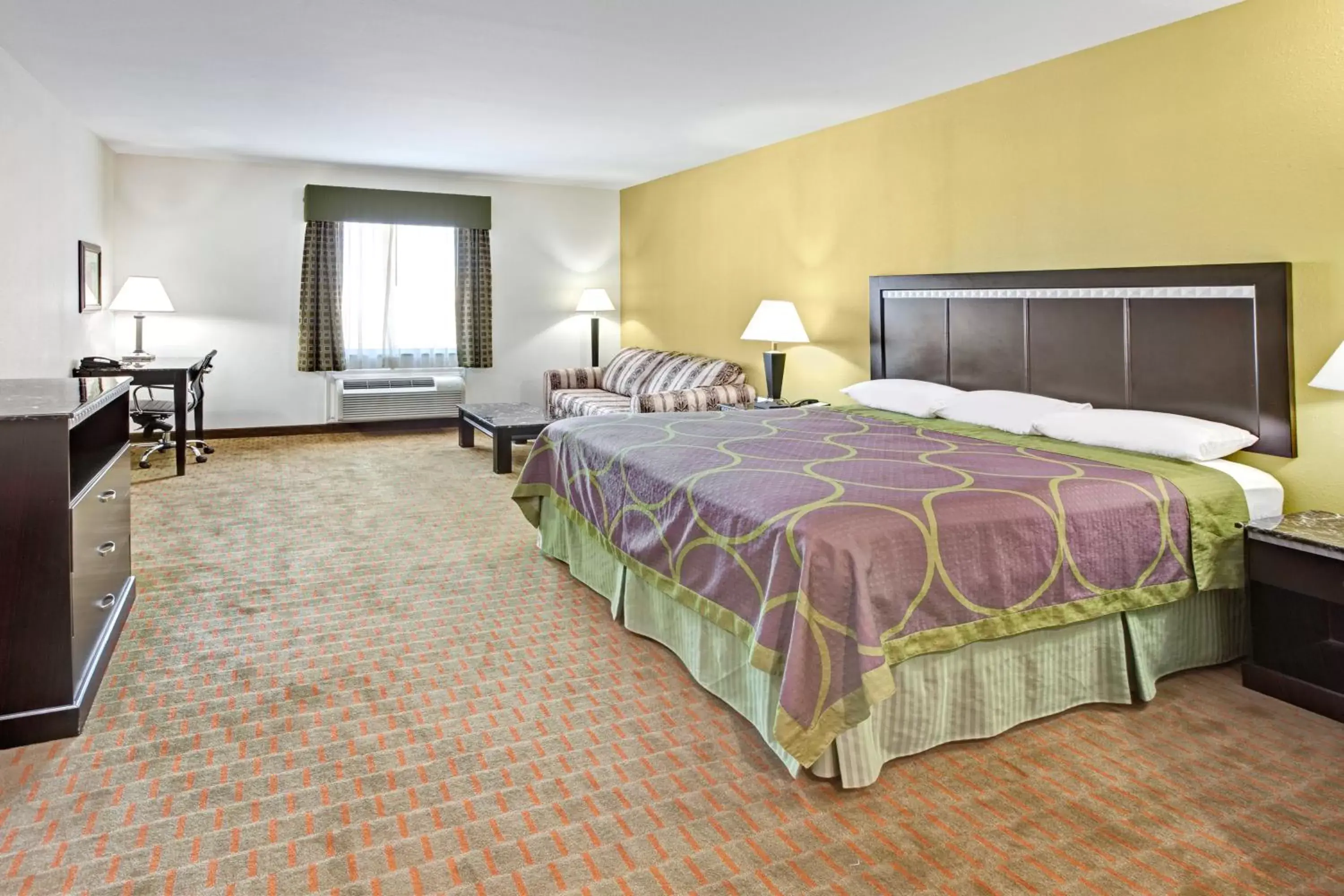 Photo of the whole room, Bed in Scottish Inns and Suites - La Porte Photo of the whole room, Bed in Scottish Inns and Suites - La Porte