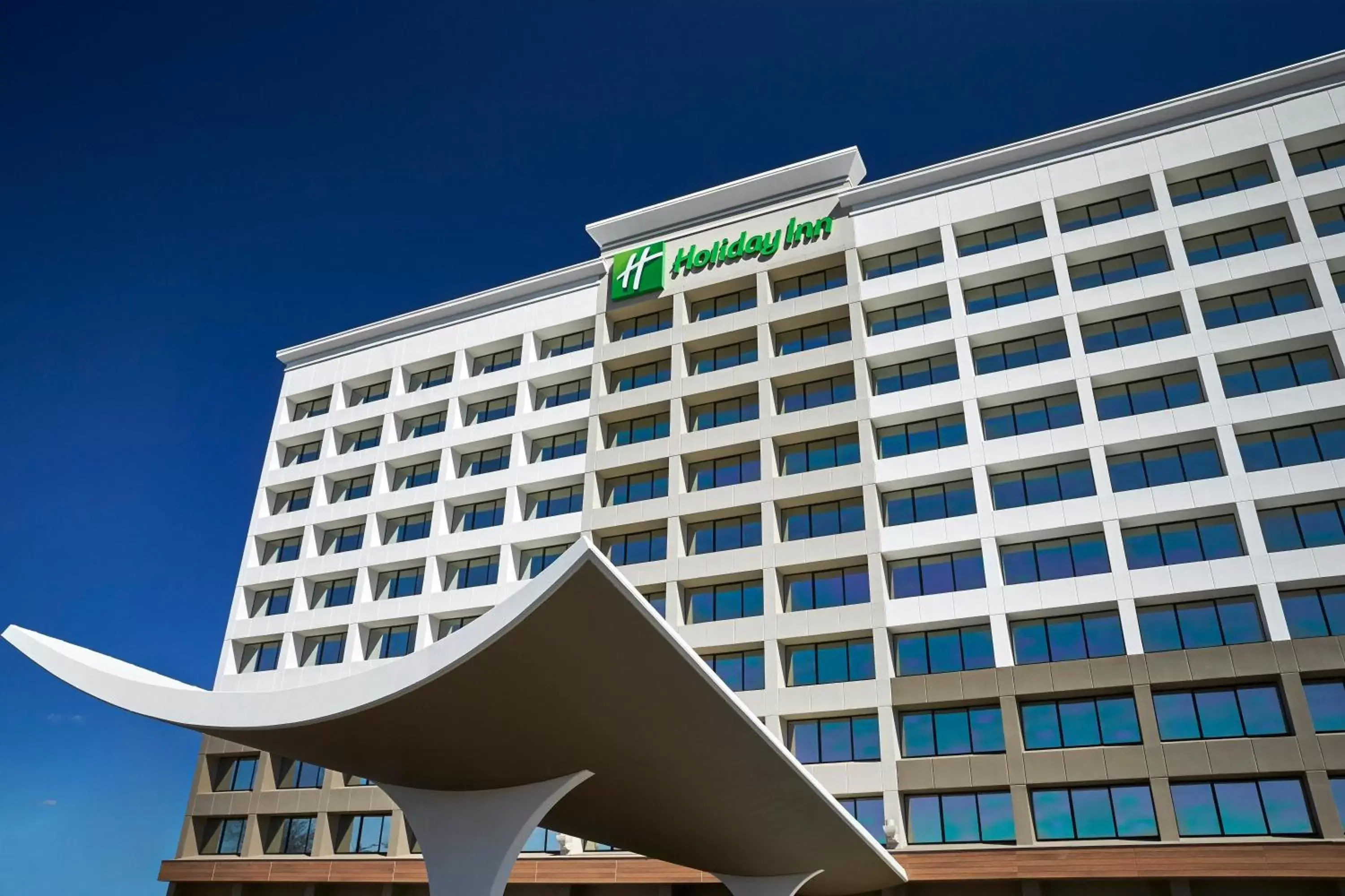 Property Building in Holiday Inn Alexandria at Carlyle, an IHG Hotel