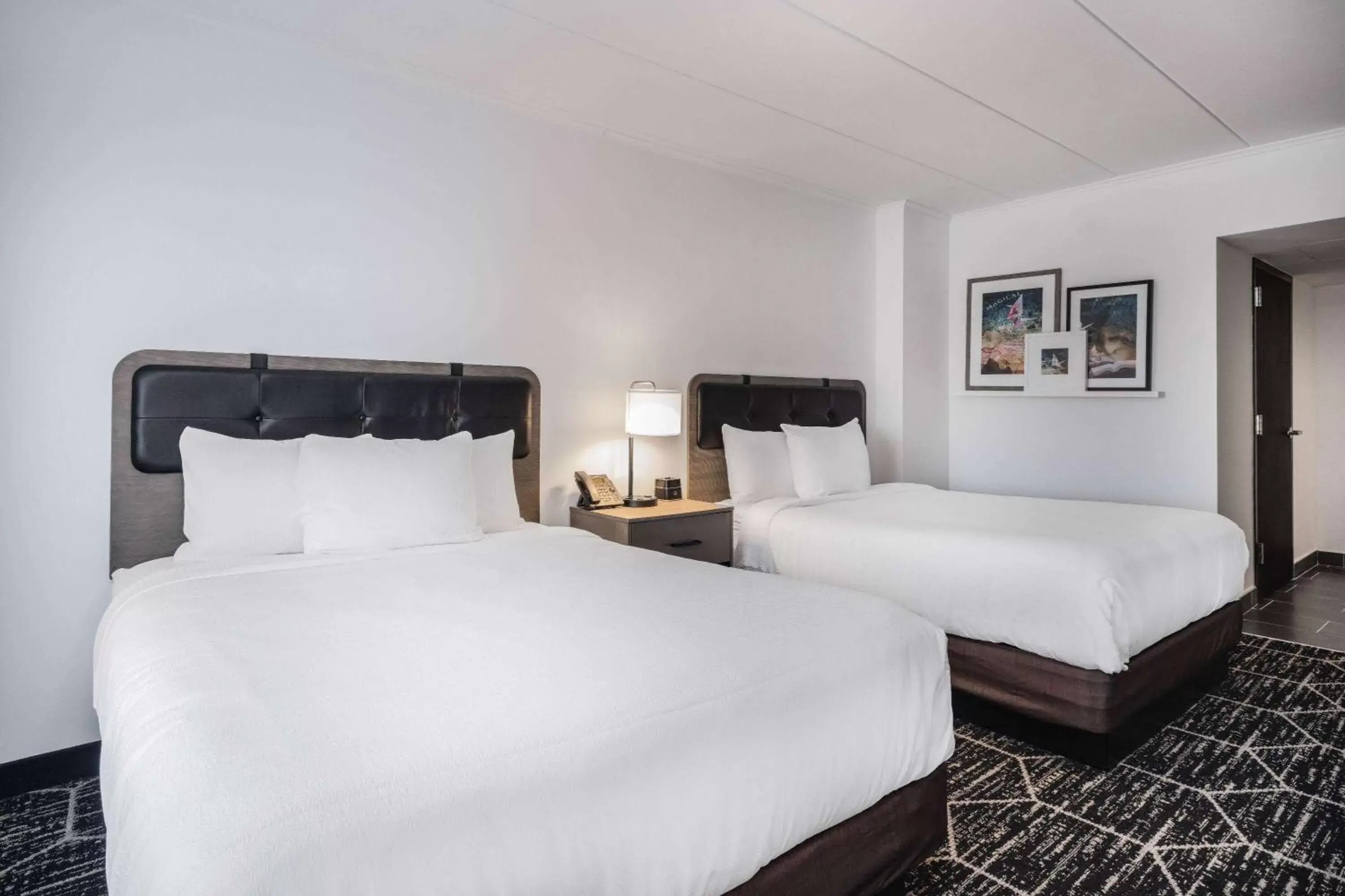 Photo of the whole room, Bed in La Quinta by Wyndham Chicago O'Hare Airport