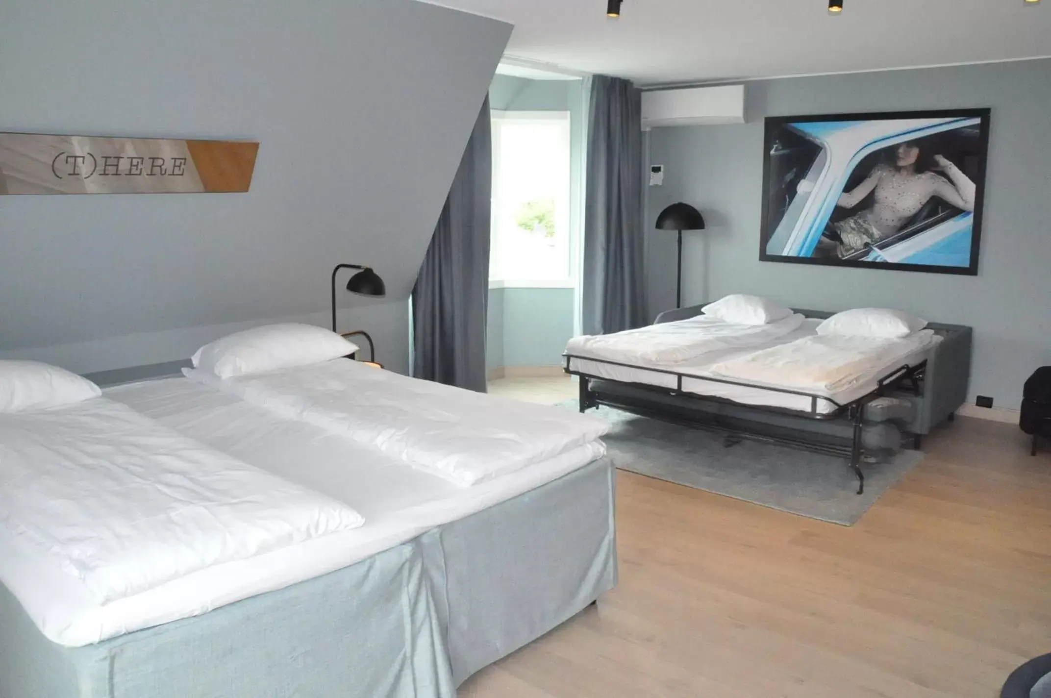 Photo of the whole room, Bed in Scandic Royal Stavanger