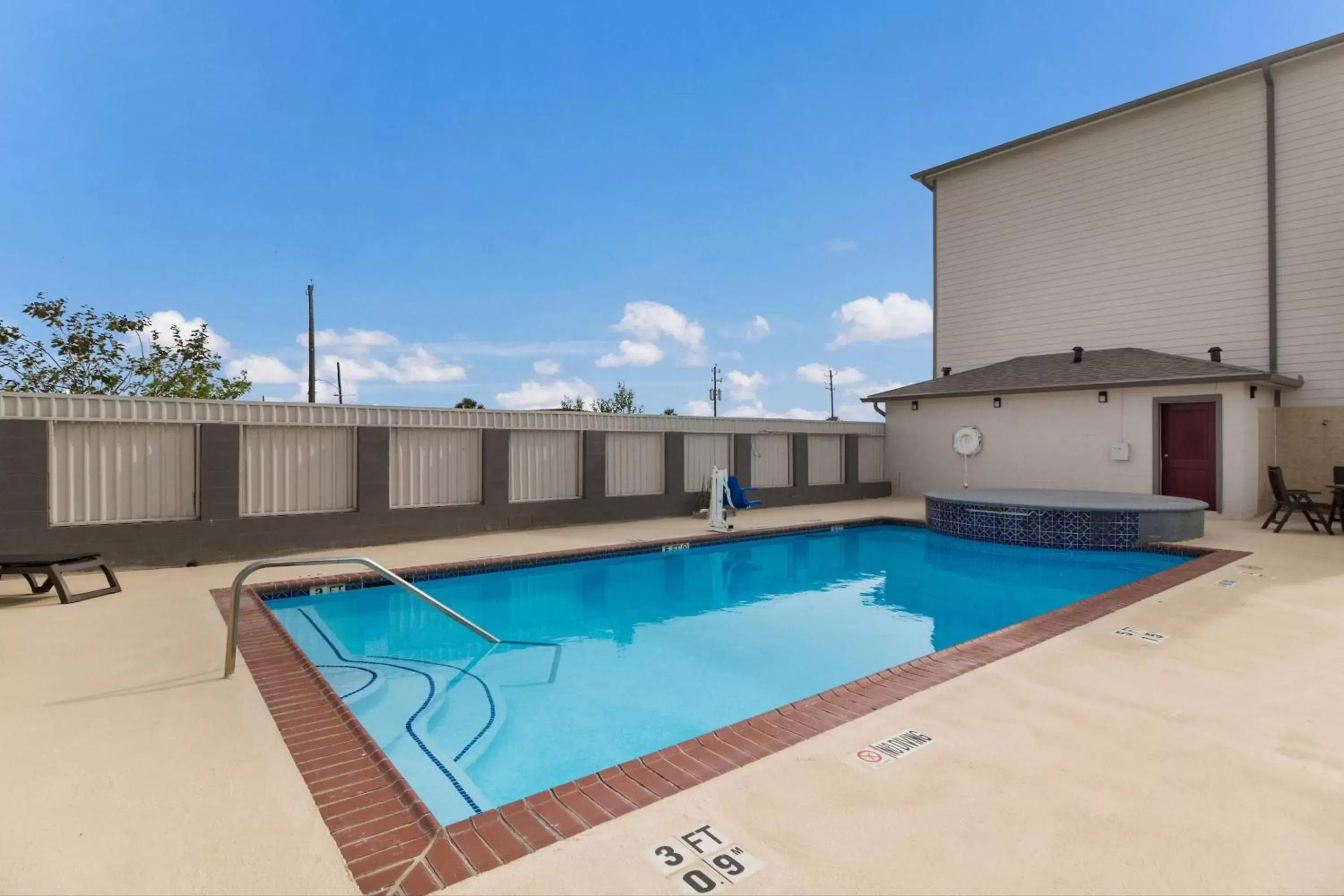 Swimming Pool in Red Roof Inn PLUS + Galveston - Beachfront