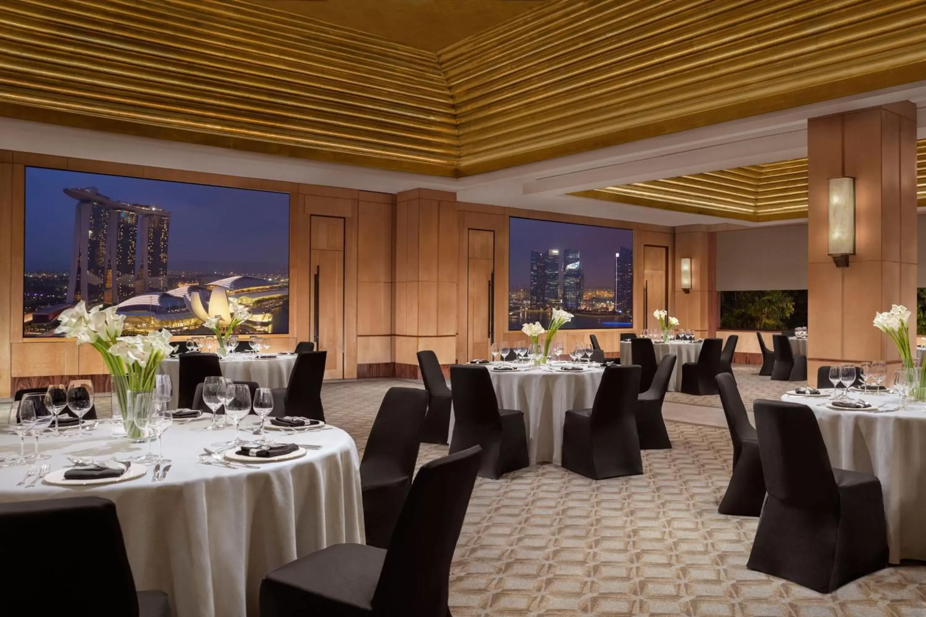Meeting/conference room, Restaurant/Places to Eat in The Ritz-Carlton, Millenia Singapore