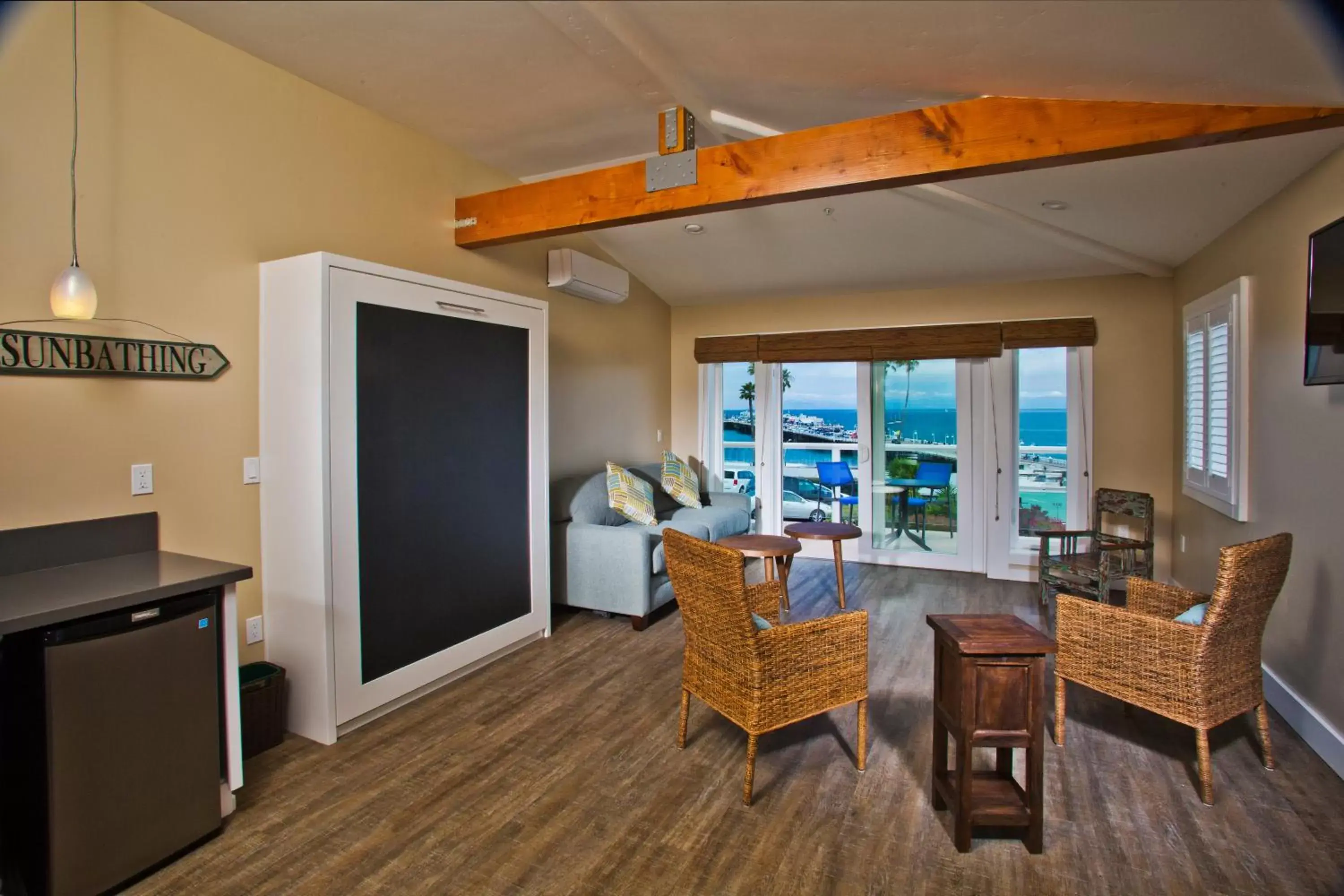 One-Bedroom Suite in Beach Street Inn and Suites
