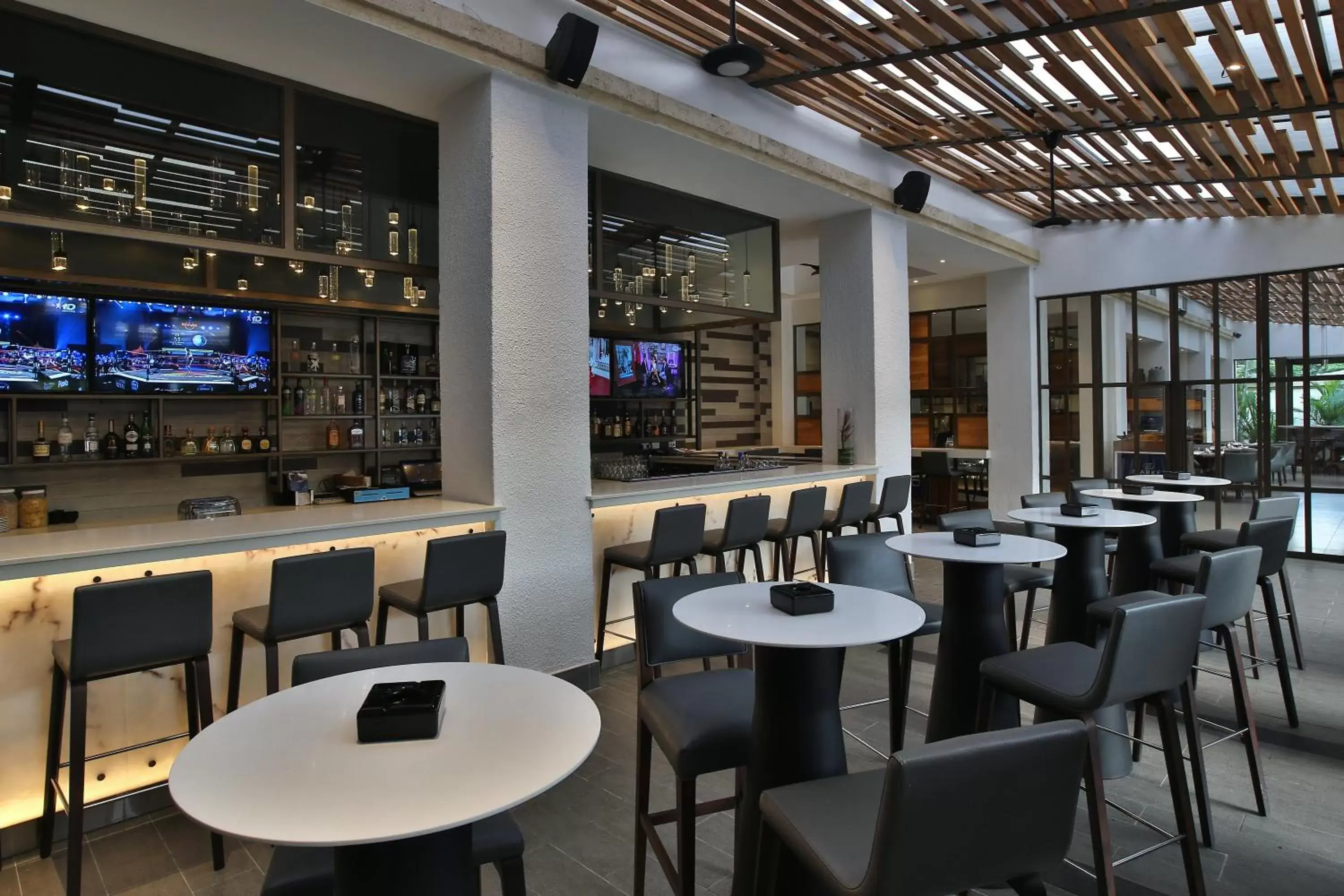 Lounge or bar, Lounge/Bar in Real Intercontinental Metrocentro Managua, an IHG Hotel