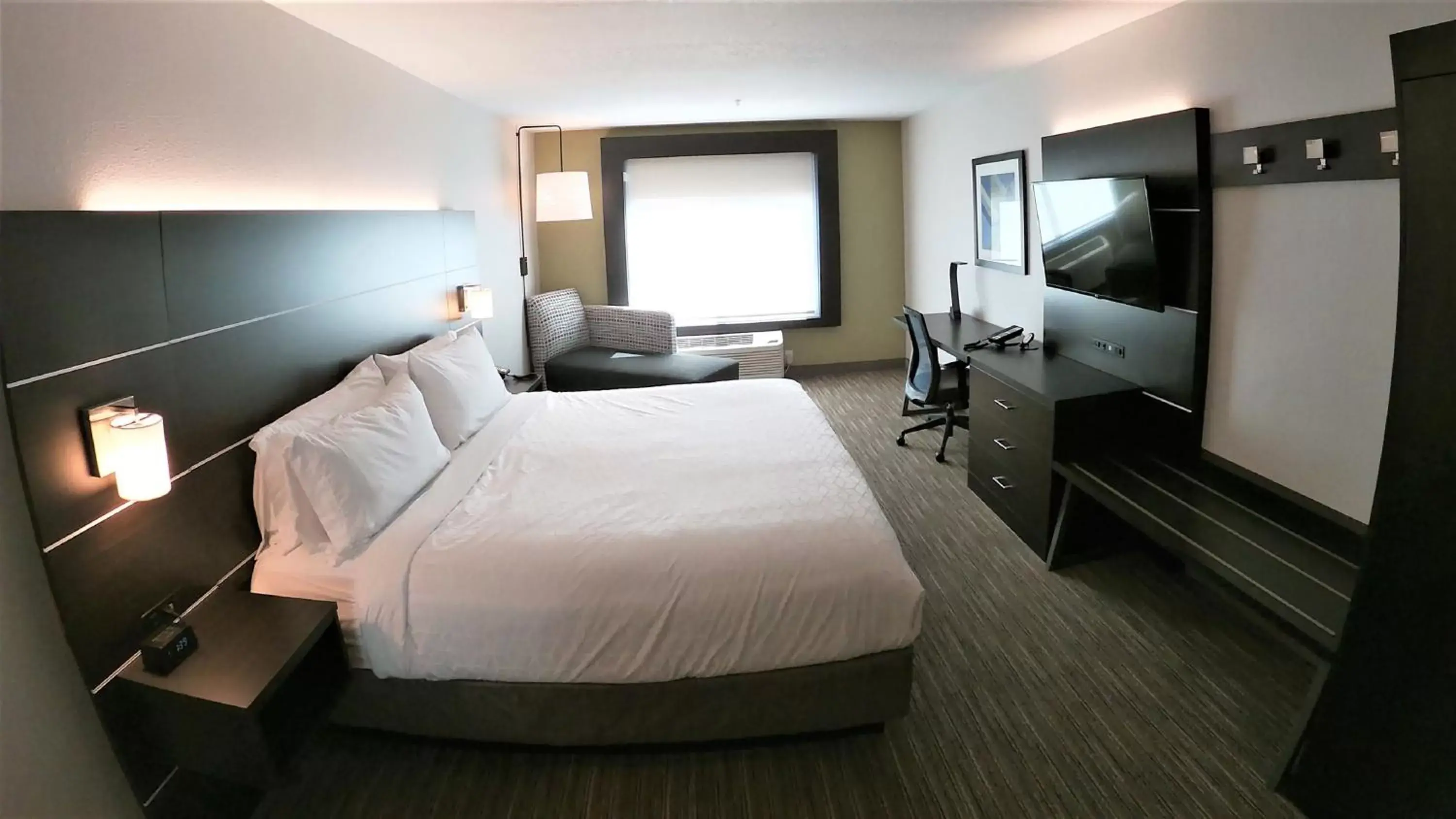 Photo of the whole room, Bed in Holiday Inn Express & Suites Hood River, an IHG Hotel