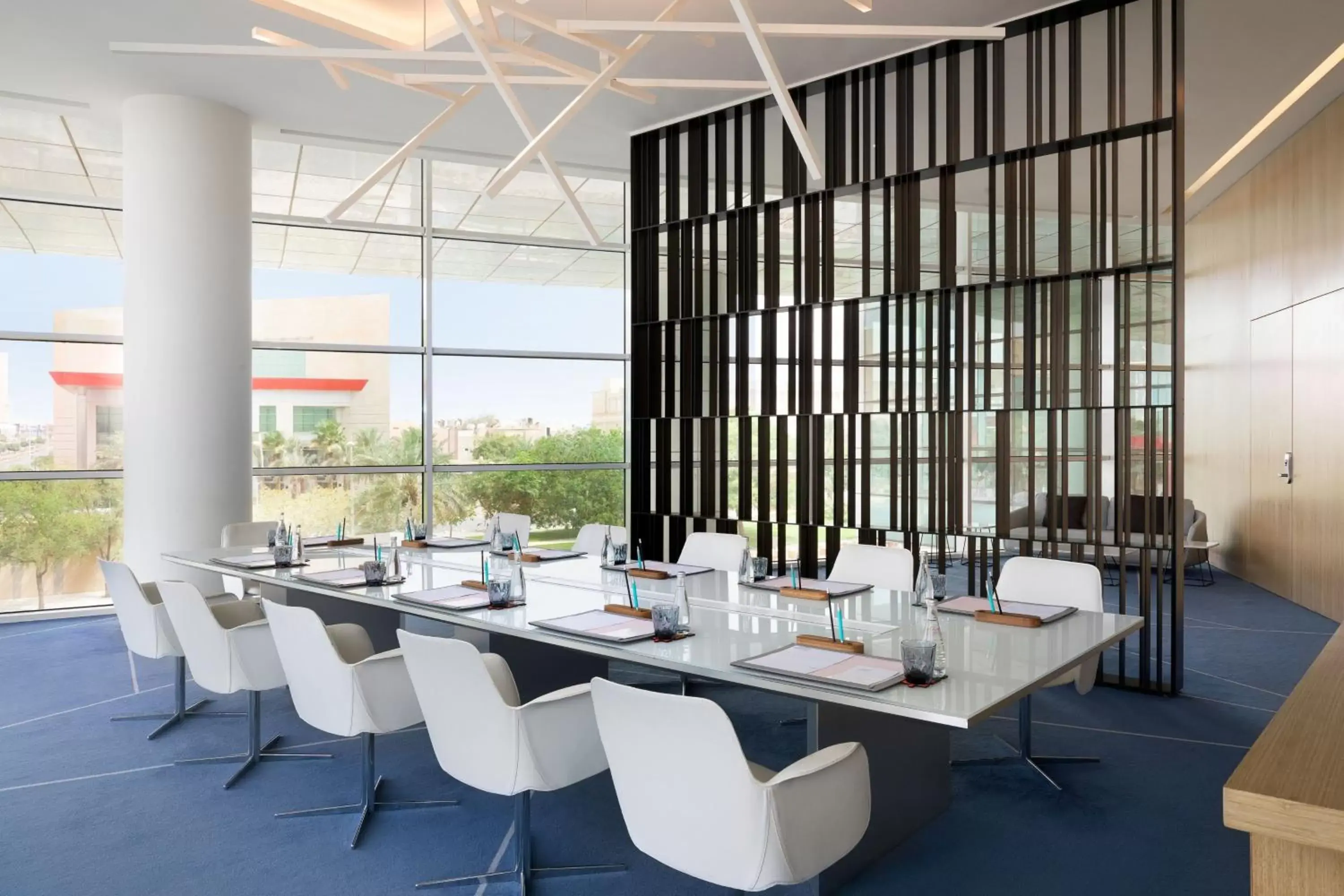 Meeting/conference room, Restaurant/Places to Eat in Le Meridien Riyadh