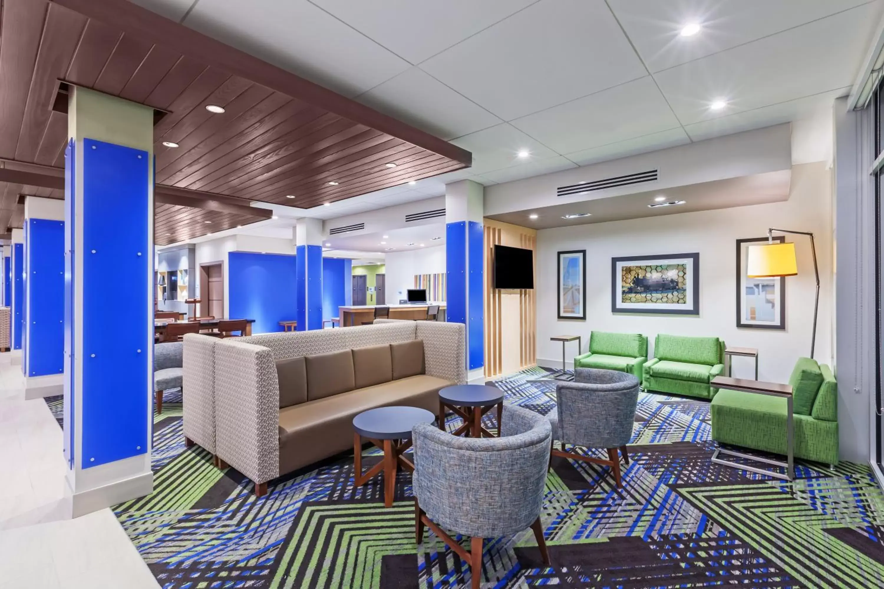 Property building, Seating Area in Holiday Inn Express and Suites Chanute, an IHG Hotel