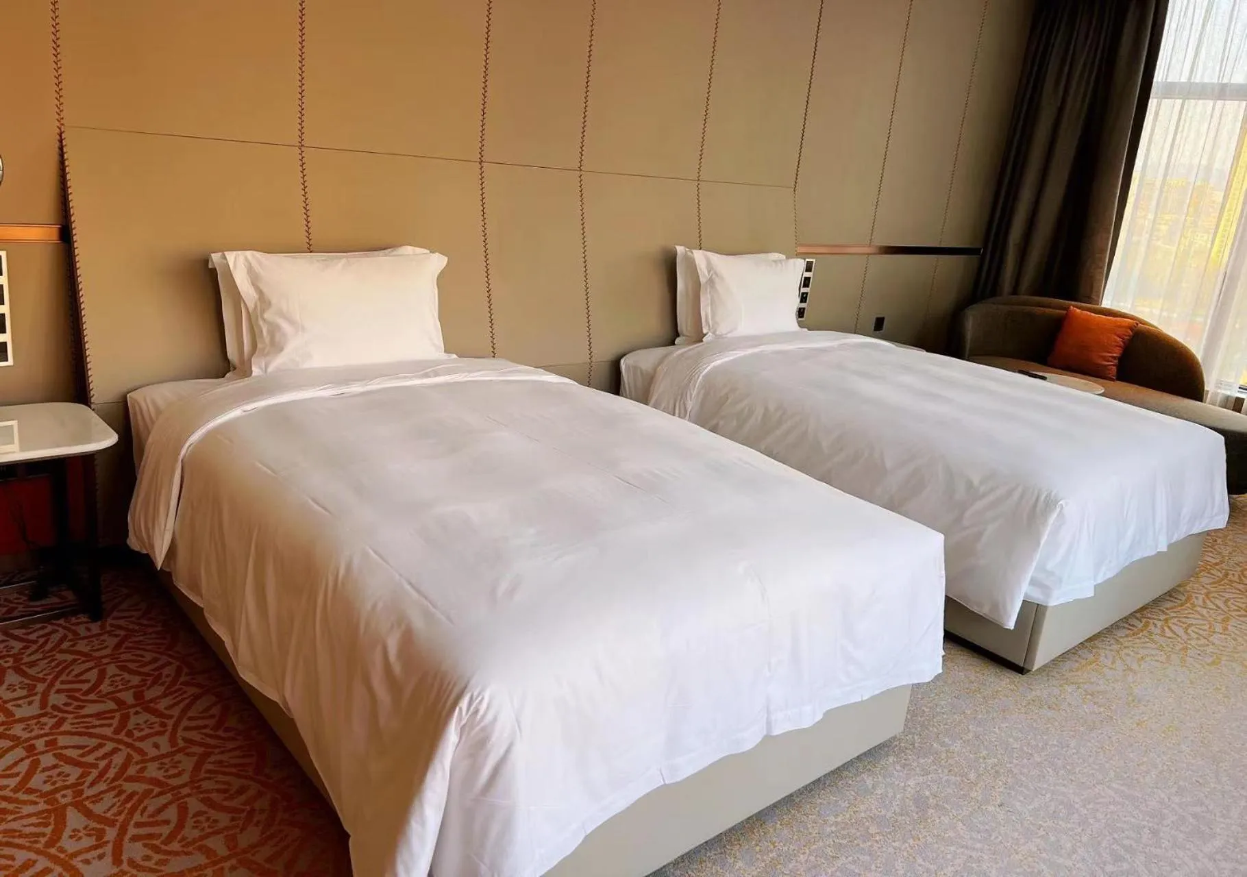 Bedroom, Bed in Crowne Plaza Qingdao Jinshui by IHG