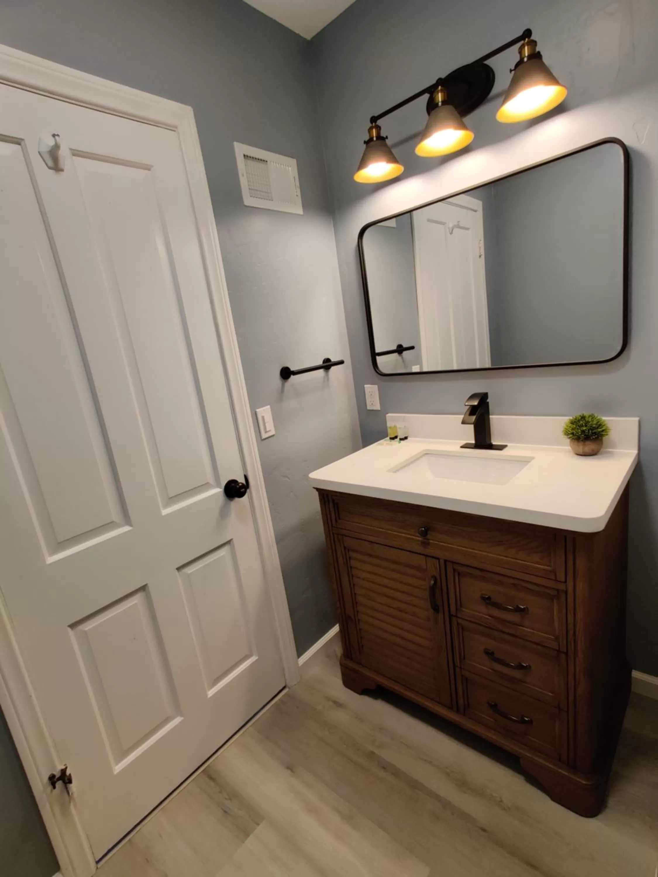 Bathroom in Apple Tree Inn