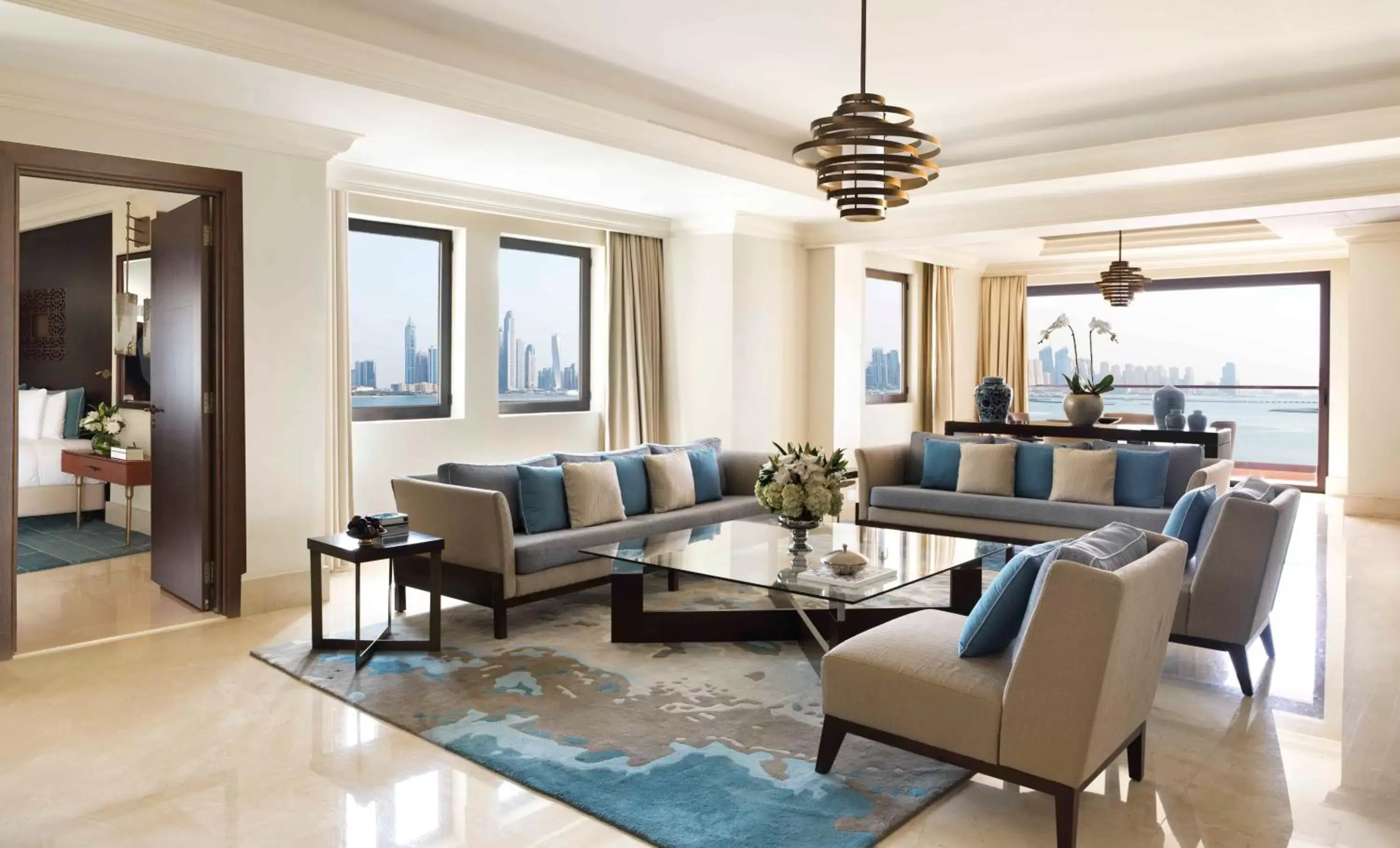 Living room, Seating Area in Fairmont The Palm