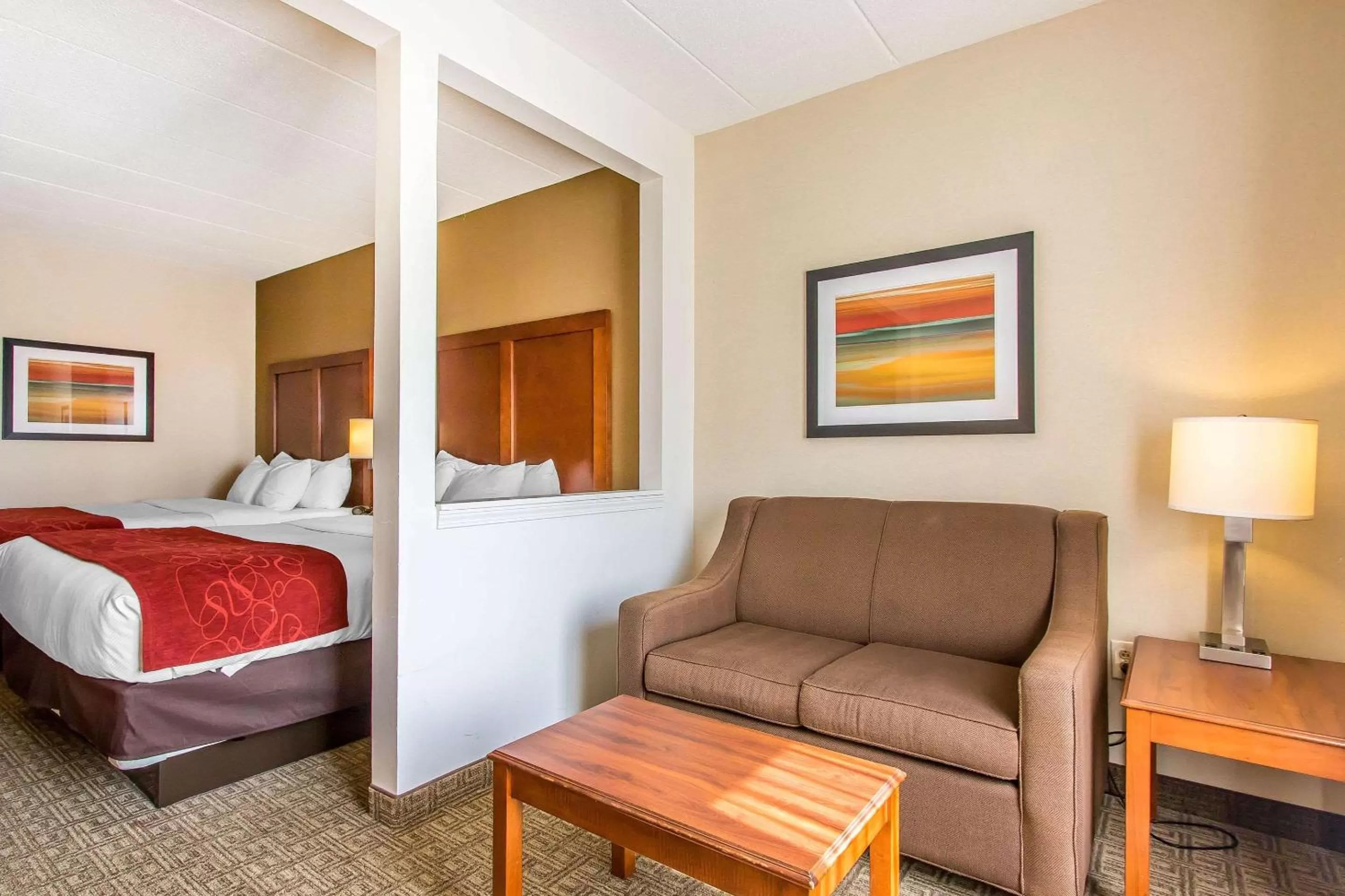 Photo of the whole room, Bed in Comfort Suites Richmond