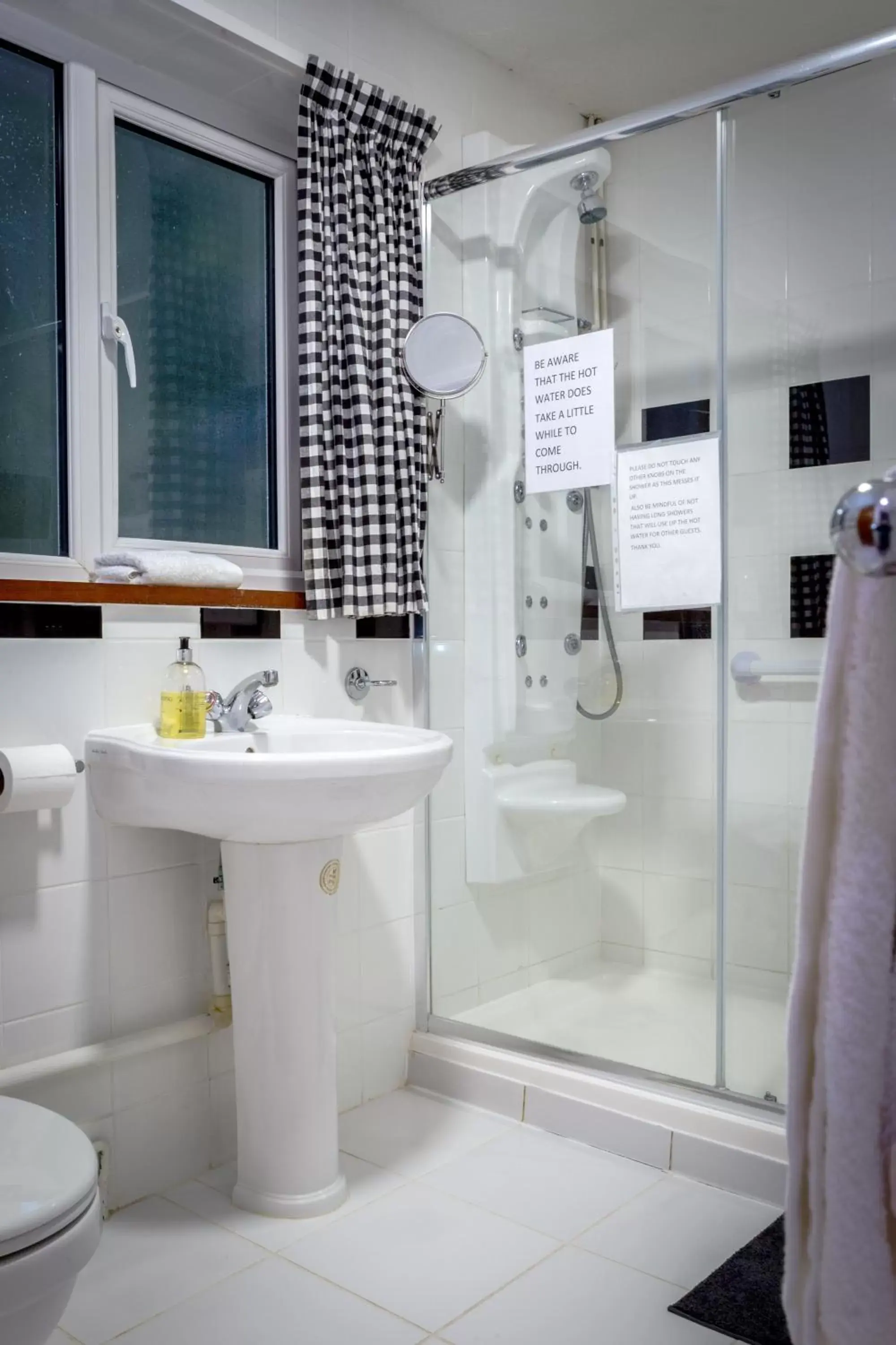 Shower, Bathroom in Blyth Lodge B&B