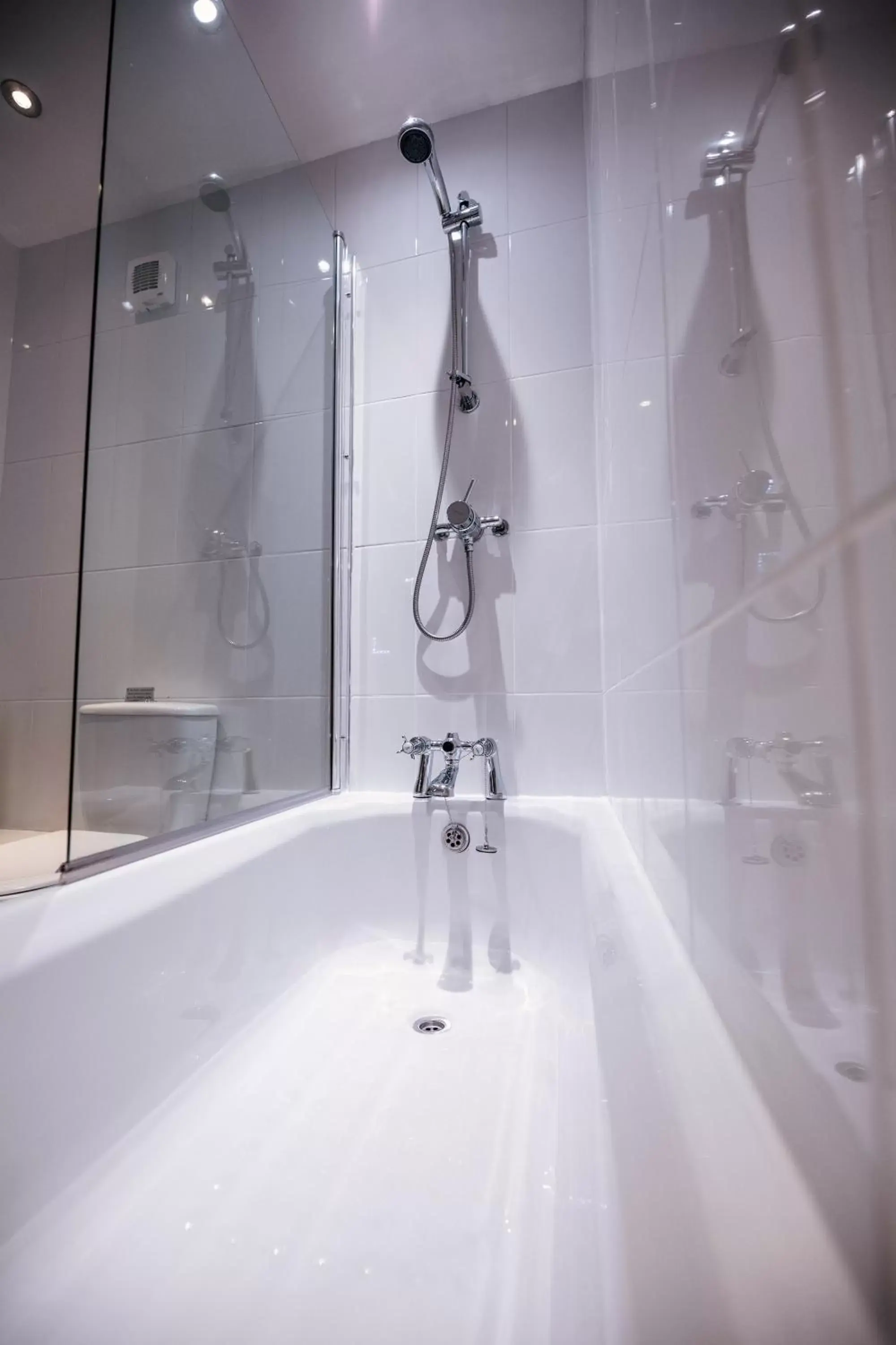 Bathroom in South Causey Inn