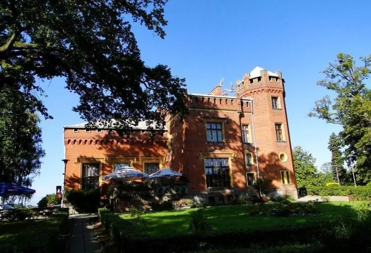 Property building in Hotel Zamek Karnity
