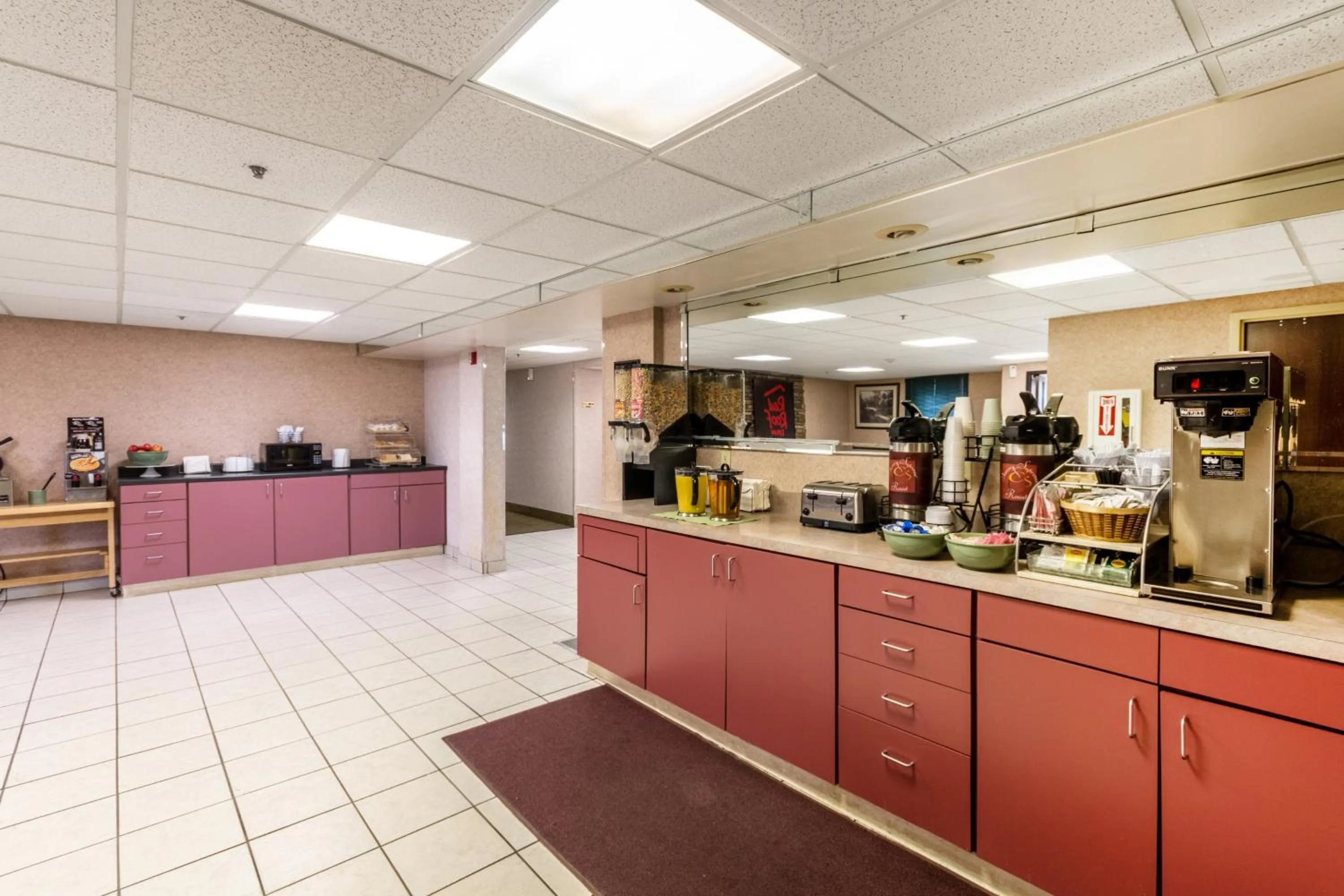 Breakfast in Red Roof Inn Morehead