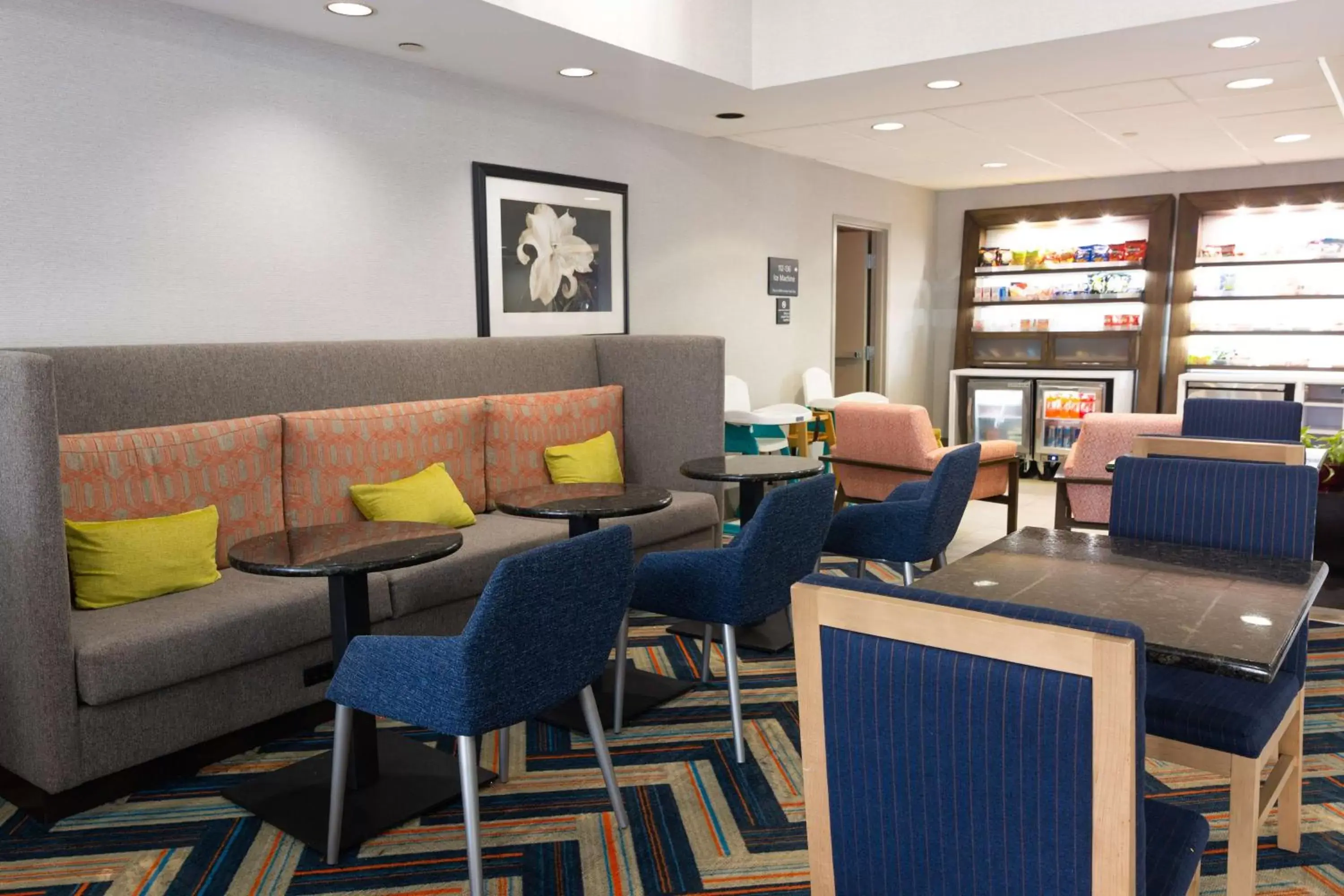 Lobby or reception, Lounge/Bar in Hampton Inn Atlanta/Peachtree City