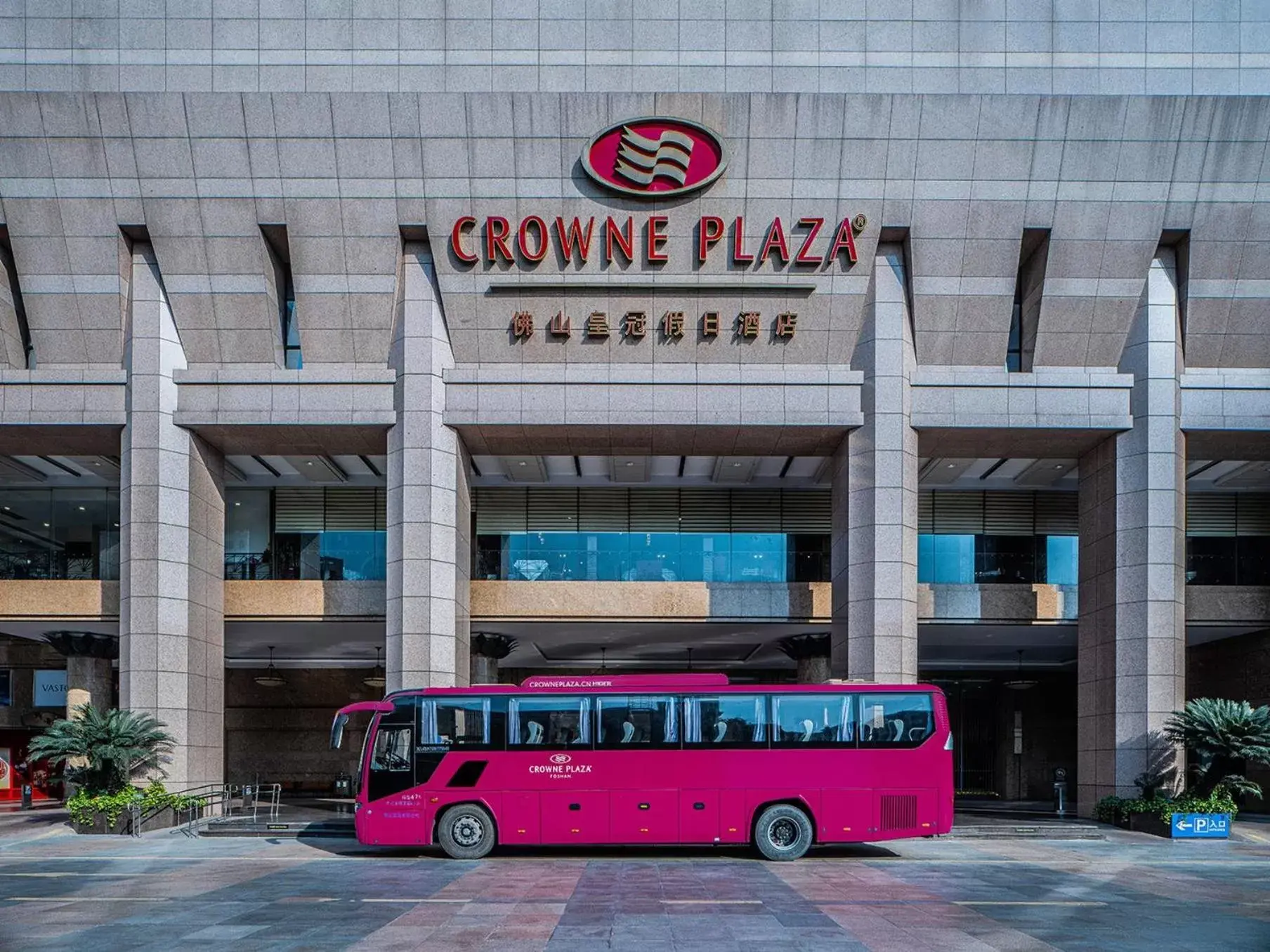 Property Building in Crowne Plaza Foshan, an IHG Hotel - Exclusive bus stations for HKSAR round-trips