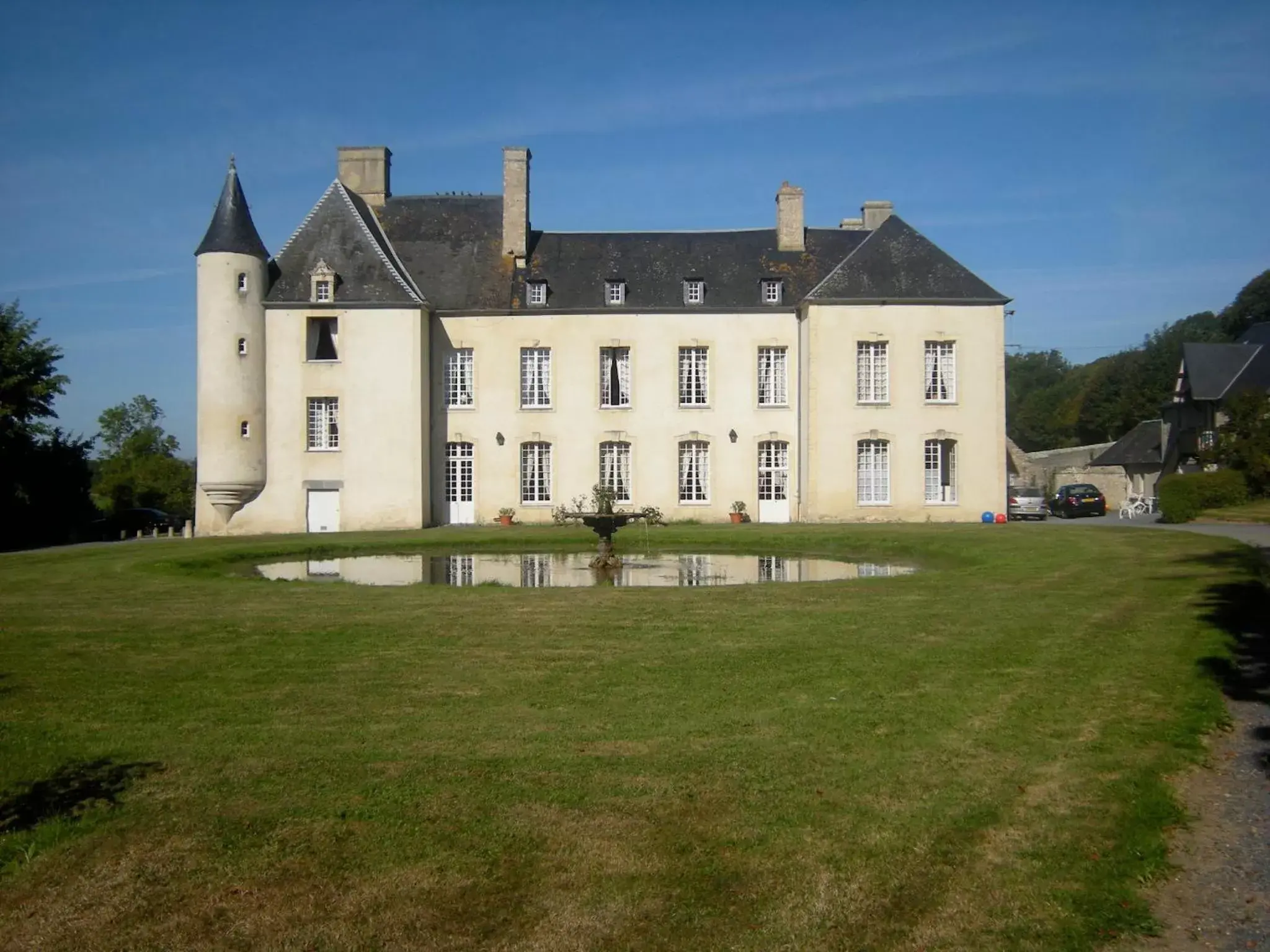 Facade/entrance, Property Building in Le Château d'Asnières en Bessin