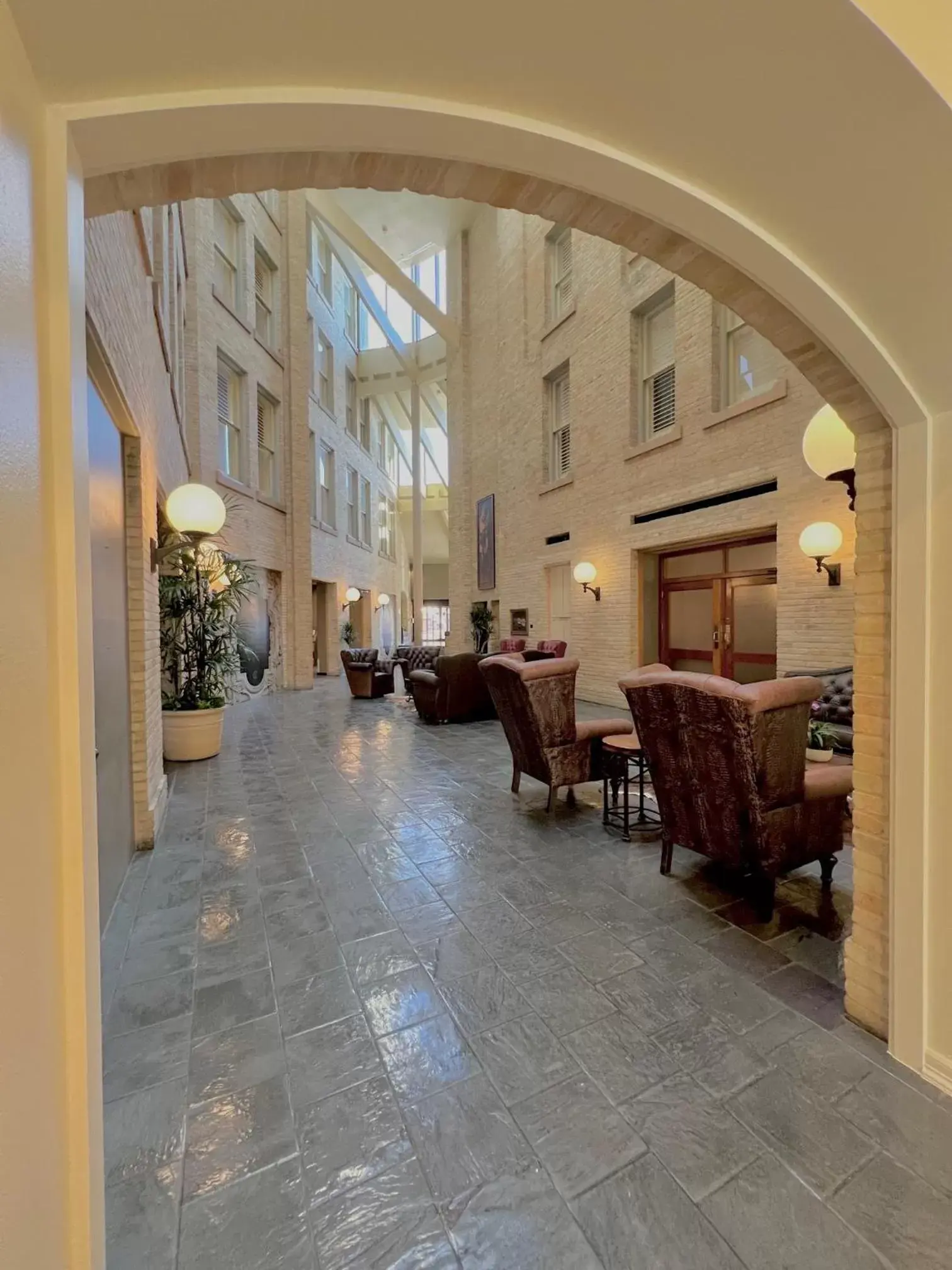 Lobby or reception, Restaurant/Places to Eat in The Crockett Hotel
