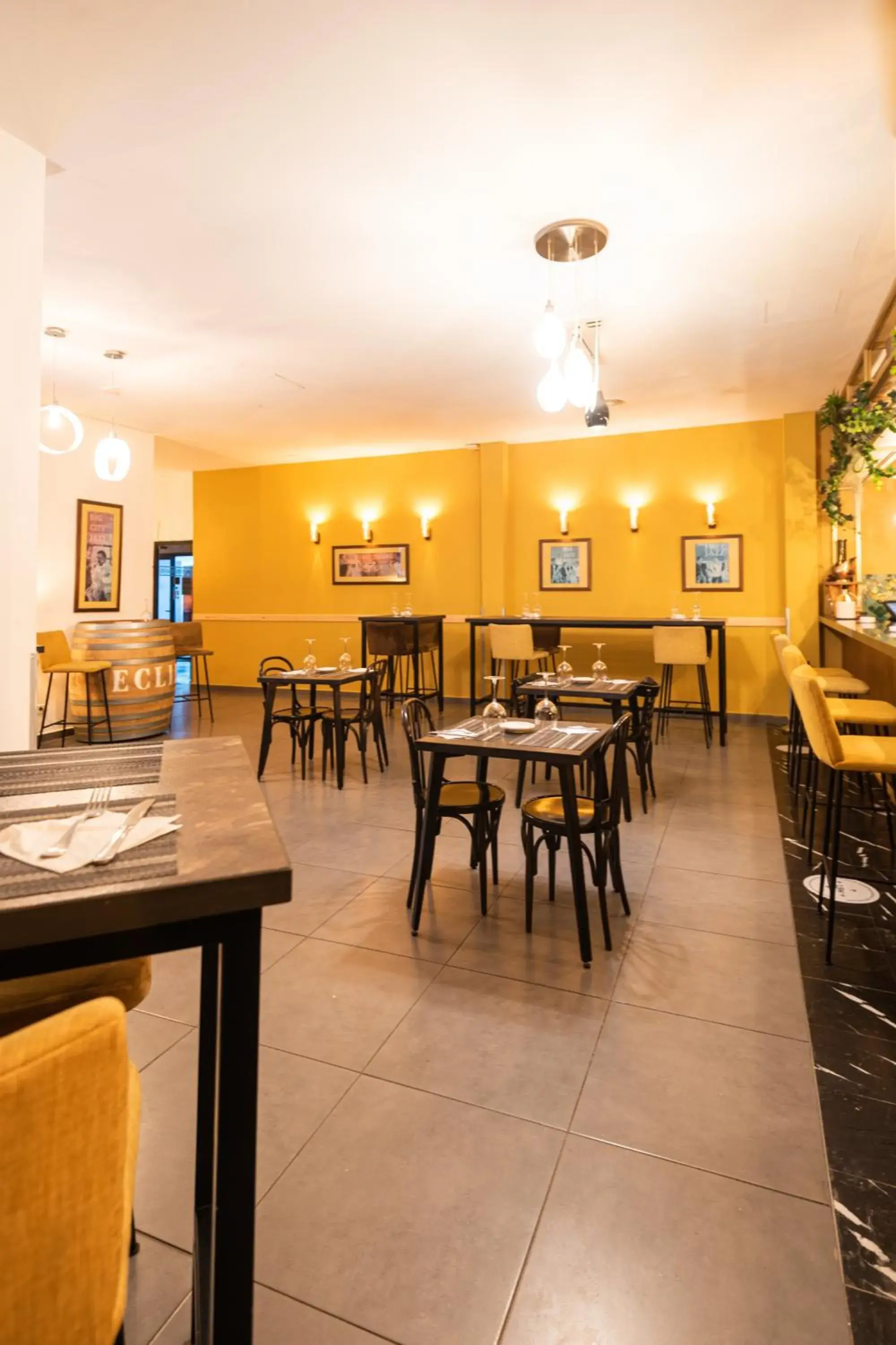 Lounge or bar, Restaurant/Places to Eat in Ibis Meknes Hotel