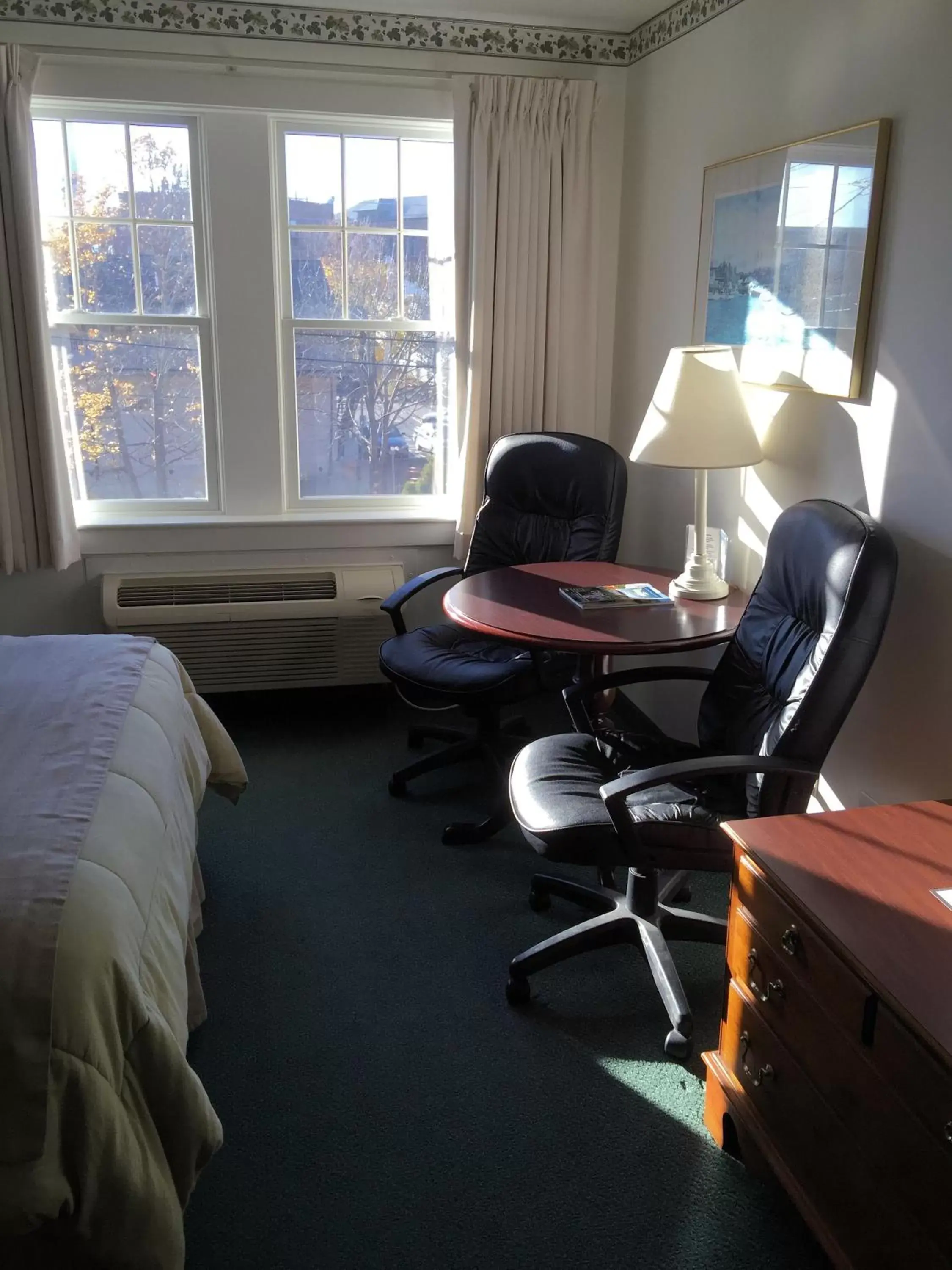 Seating Area in Camden Riverhouse Hotel and Inn