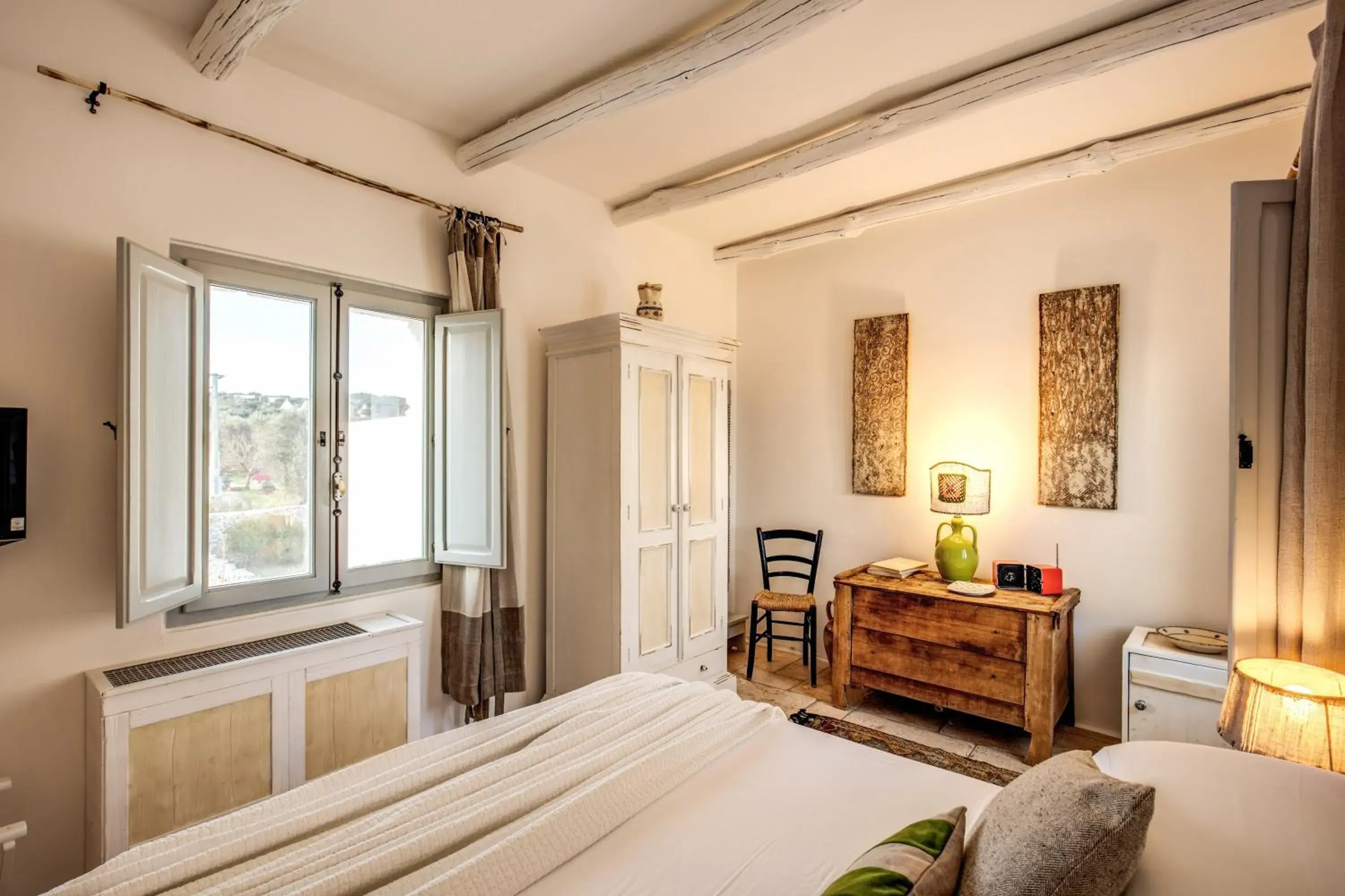 Photo of the whole room, Seating Area in Masseria Cervarolo