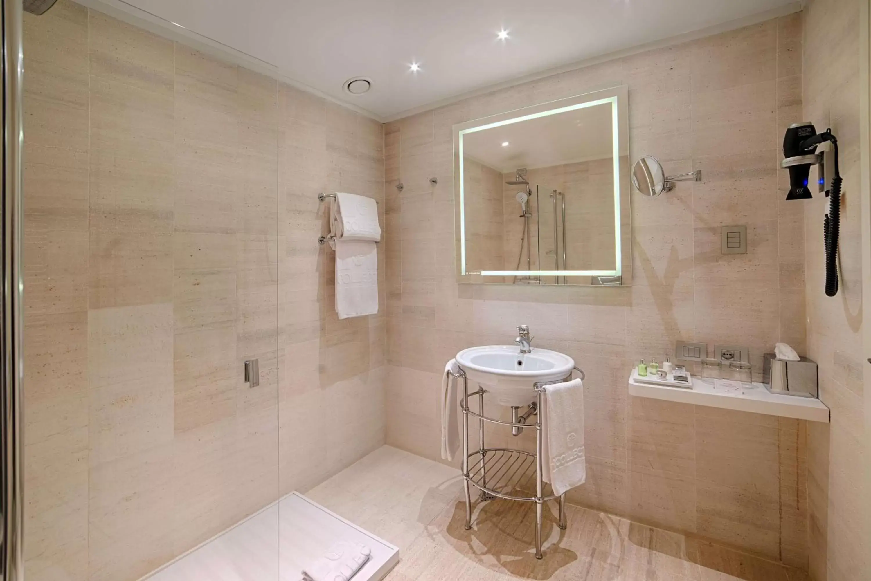 Bathroom in NH Collection Porta Nuova