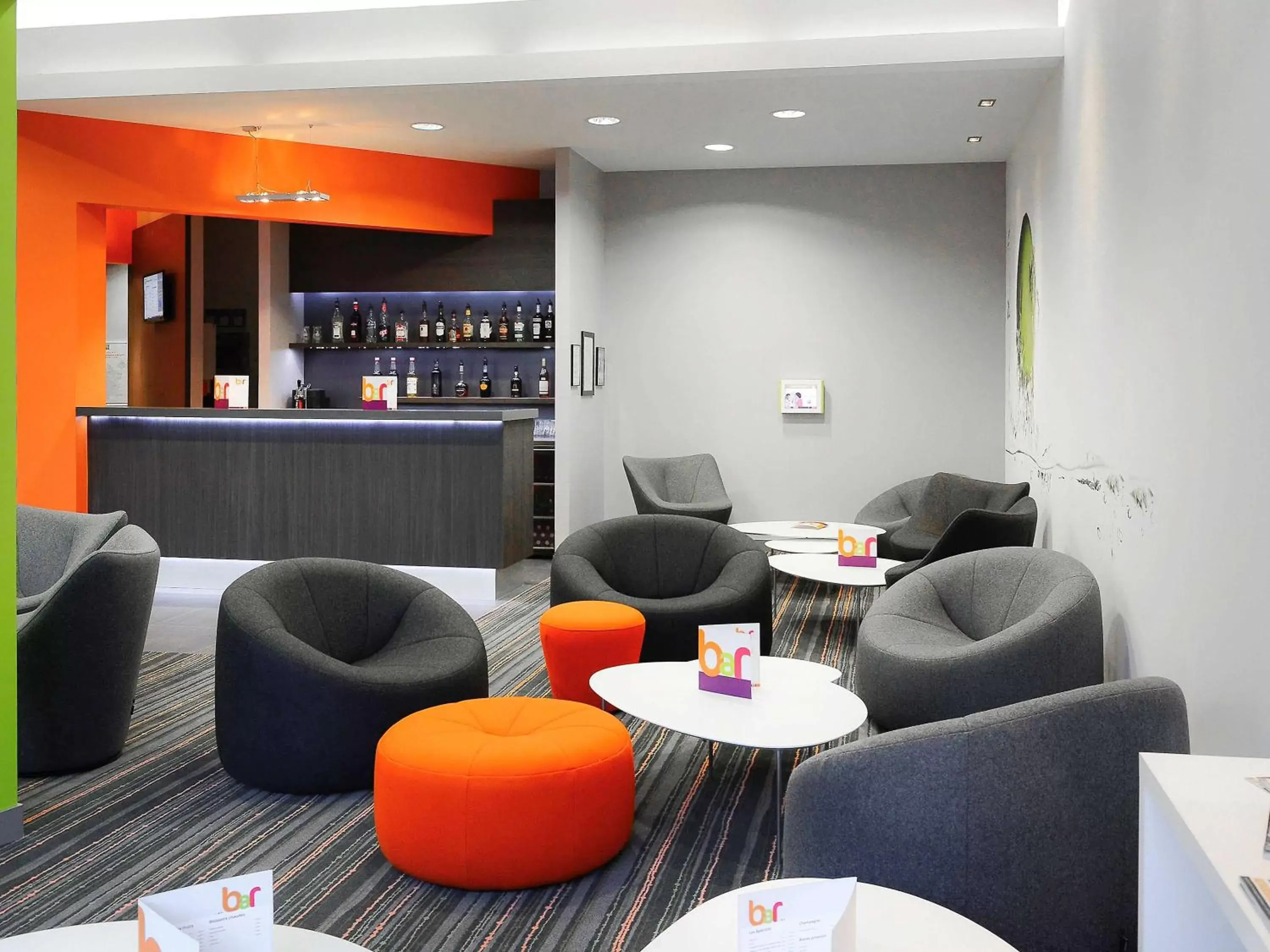 Lounge or bar, Lounge/Bar in ibis Styles Caen centre gare