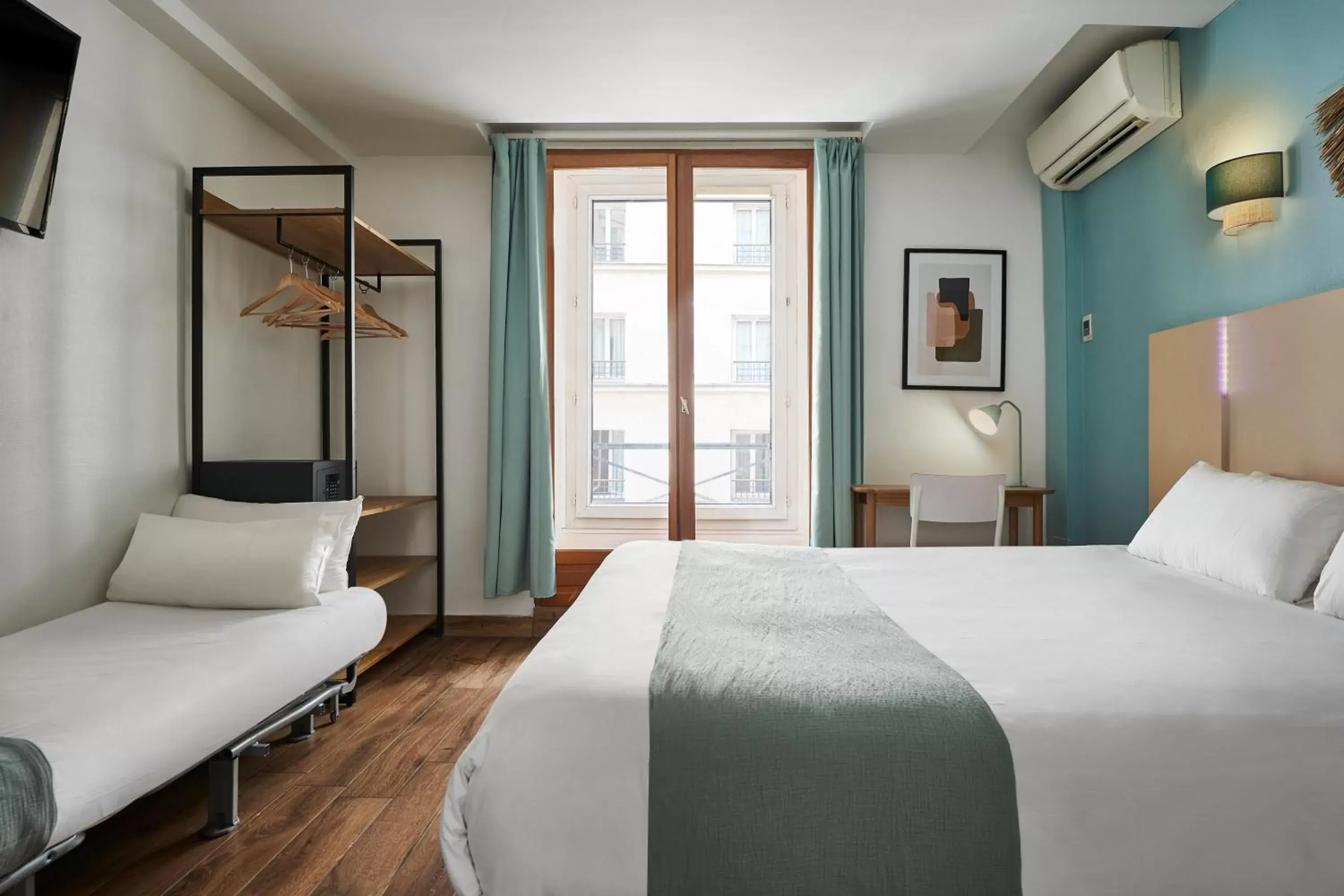Bedroom, Bed in Hôtel Kabanel