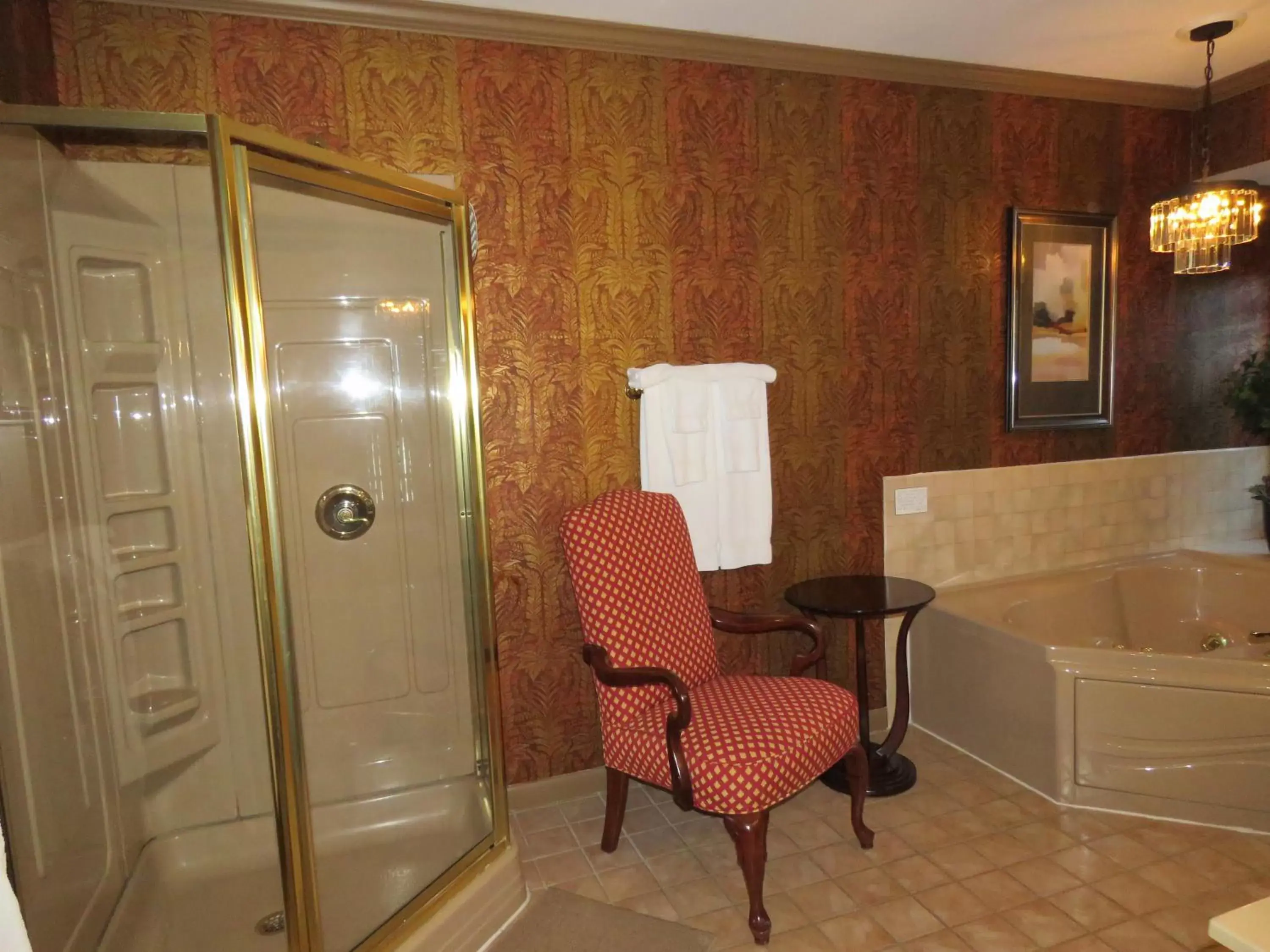 Bathroom in Altland House Inn & Suites