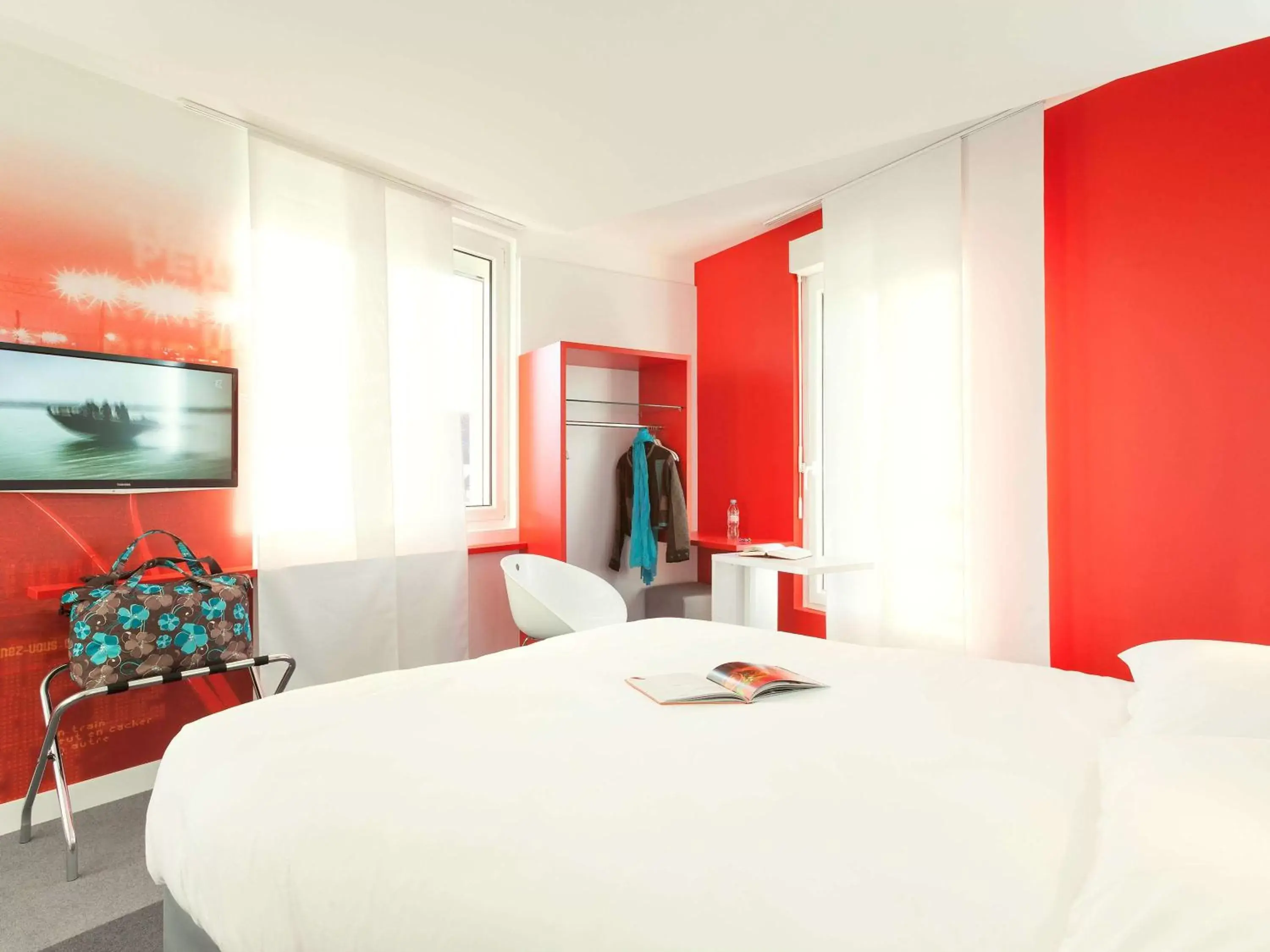Photo of the whole room, Bed in ibis Styles Vannes Gare Centre