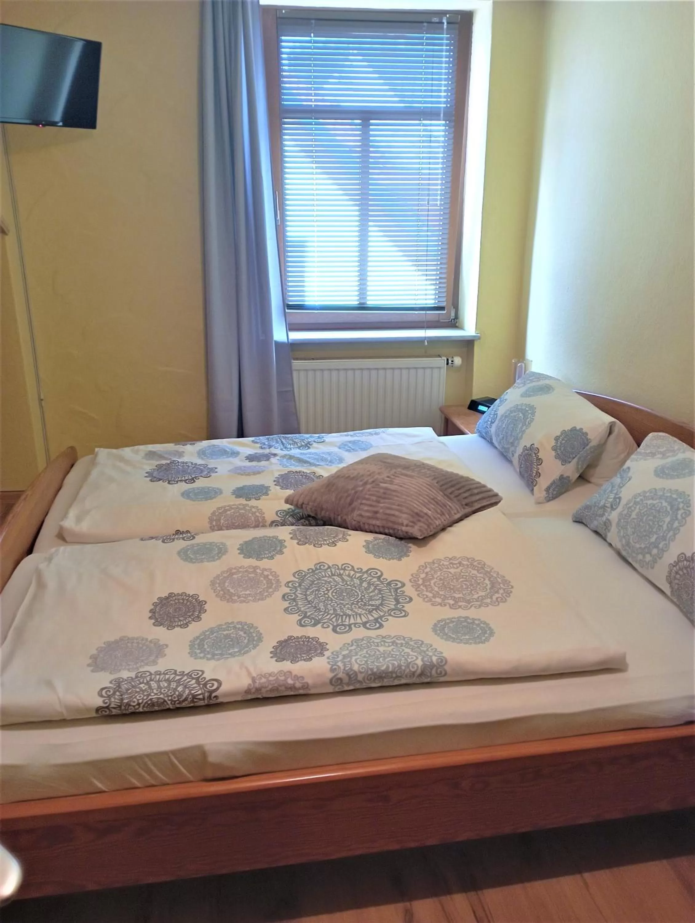 Photo of the whole room, Bed in Hotel-Restaurant-Krone