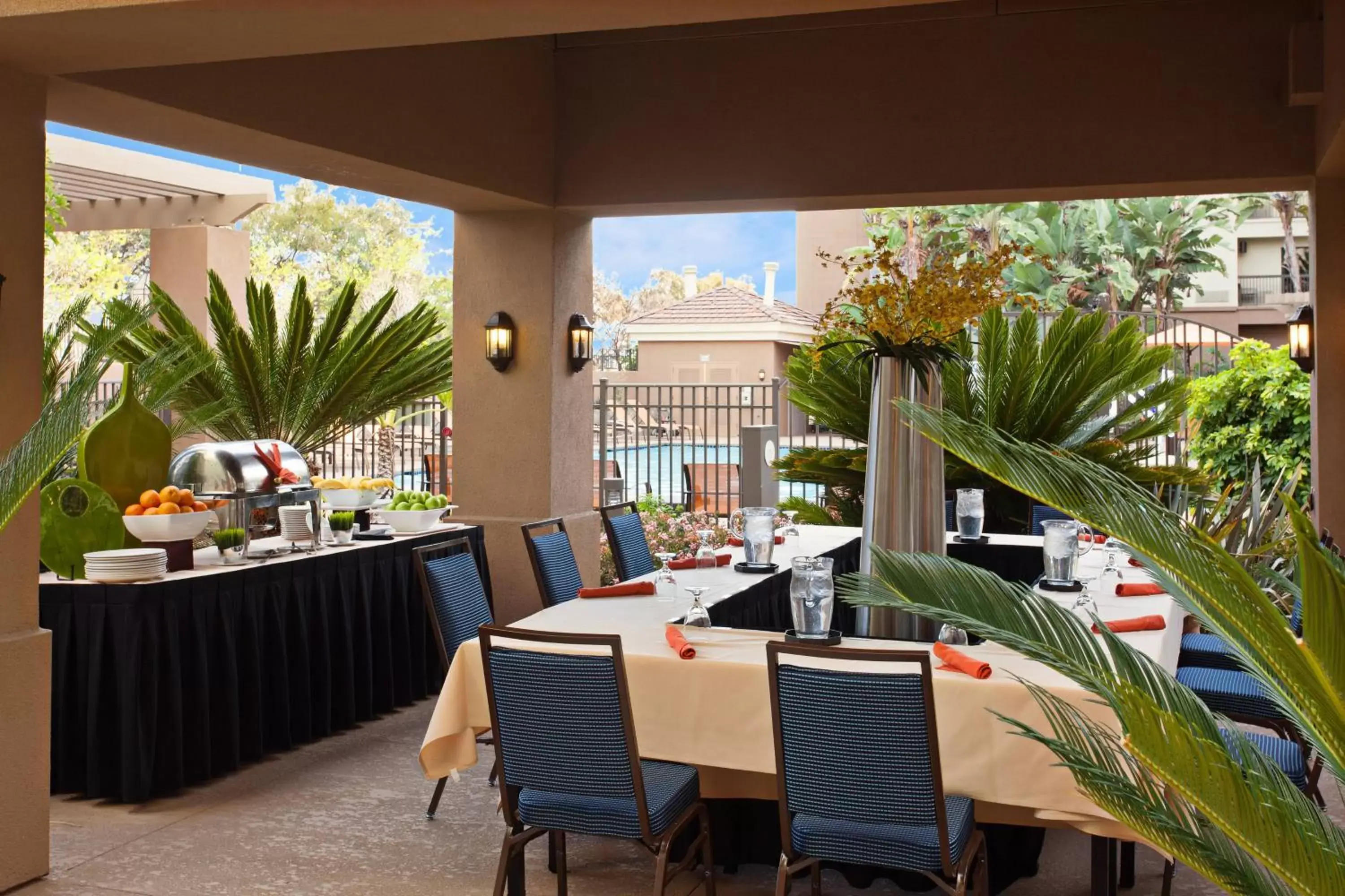 Meeting/conference room, Restaurant/Places to Eat in Courtyard San Diego Central