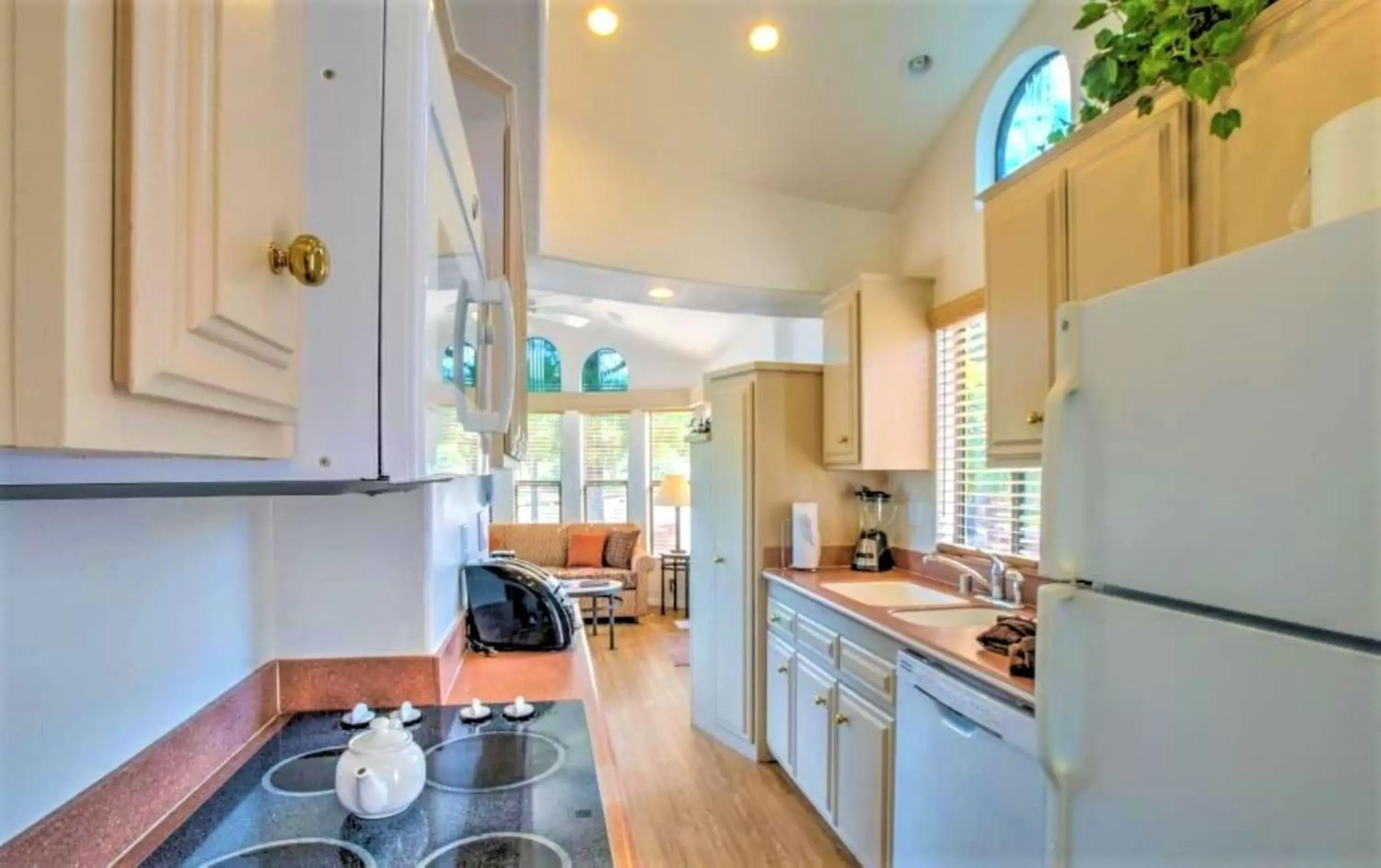 Kitchen or kitchenette, Kitchen/Kitchenette in Sedona Pines Resort