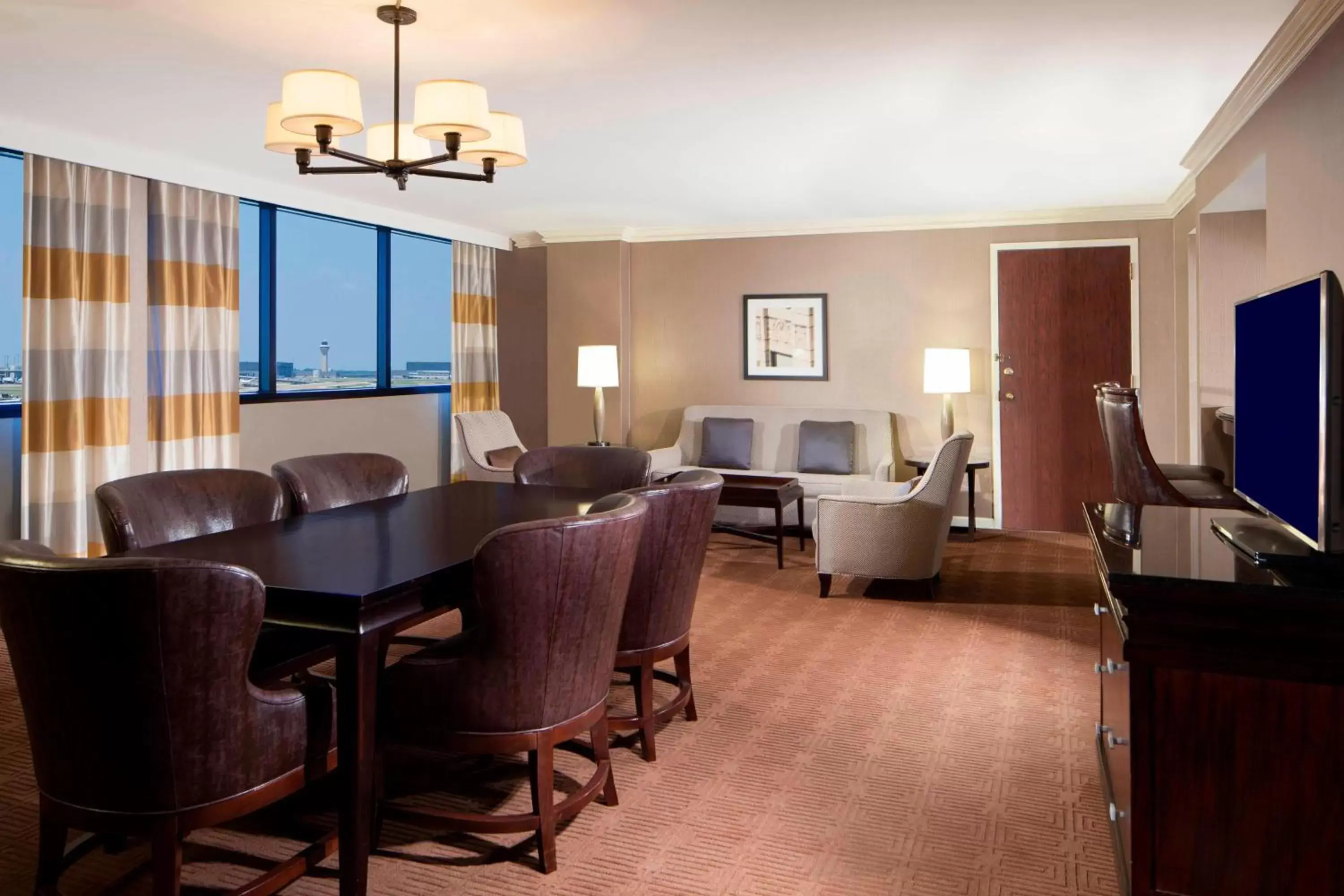 Living room, Seating Area in Sheraton DFW Airport Hotel