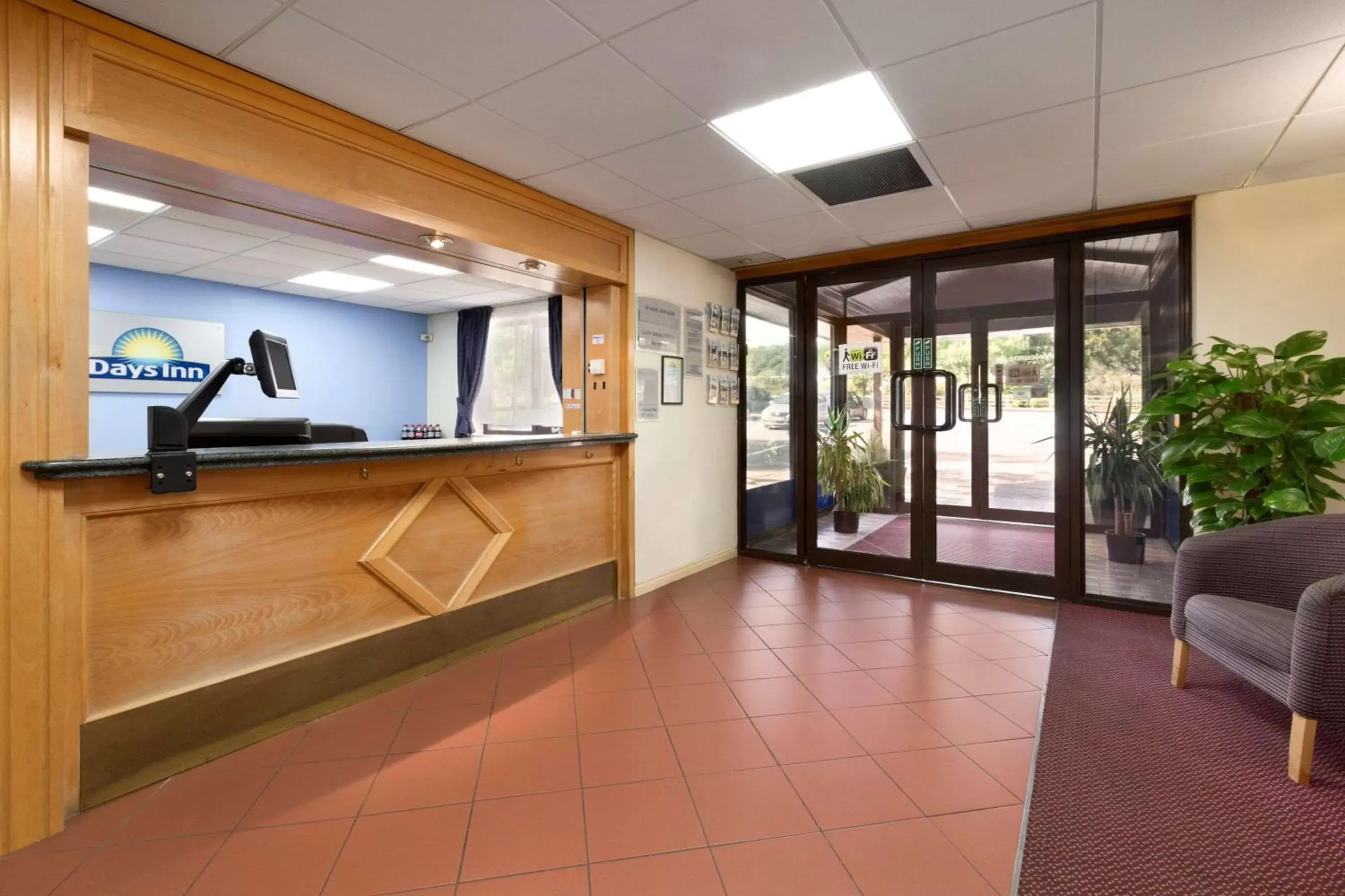 Lobby or reception, Lobby/Reception in Days Inn Southampton Rownhams