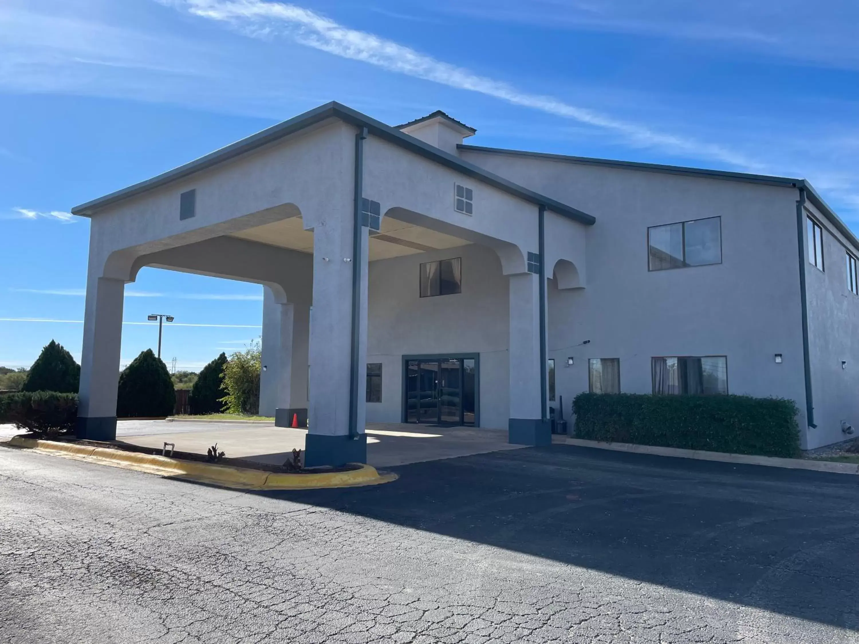 Property Building in Econo Lodge Inn & Suites