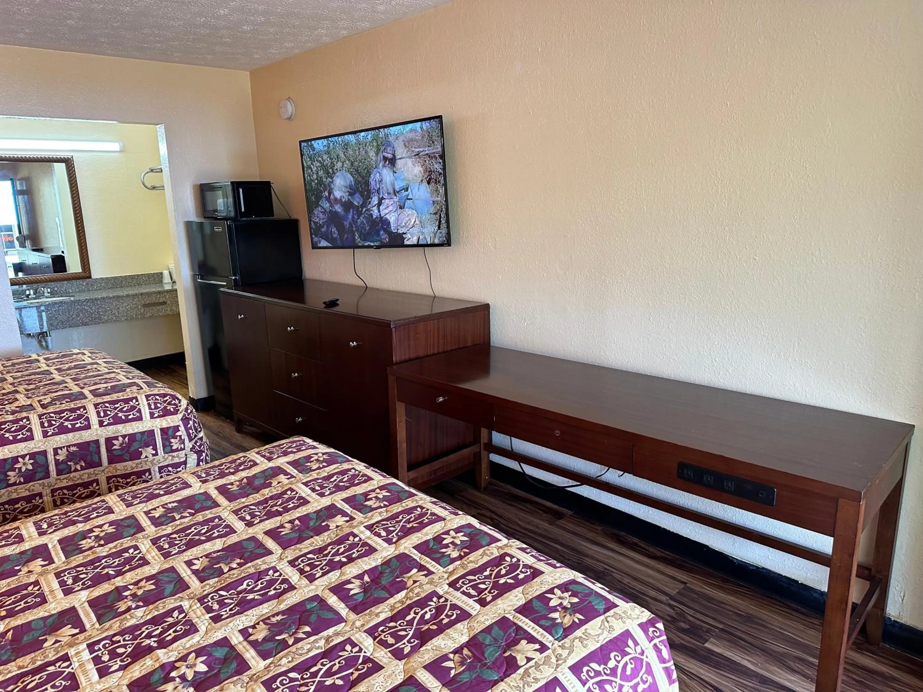 Bedroom, Bed in Country Hearth Inn & Suites Cartersville