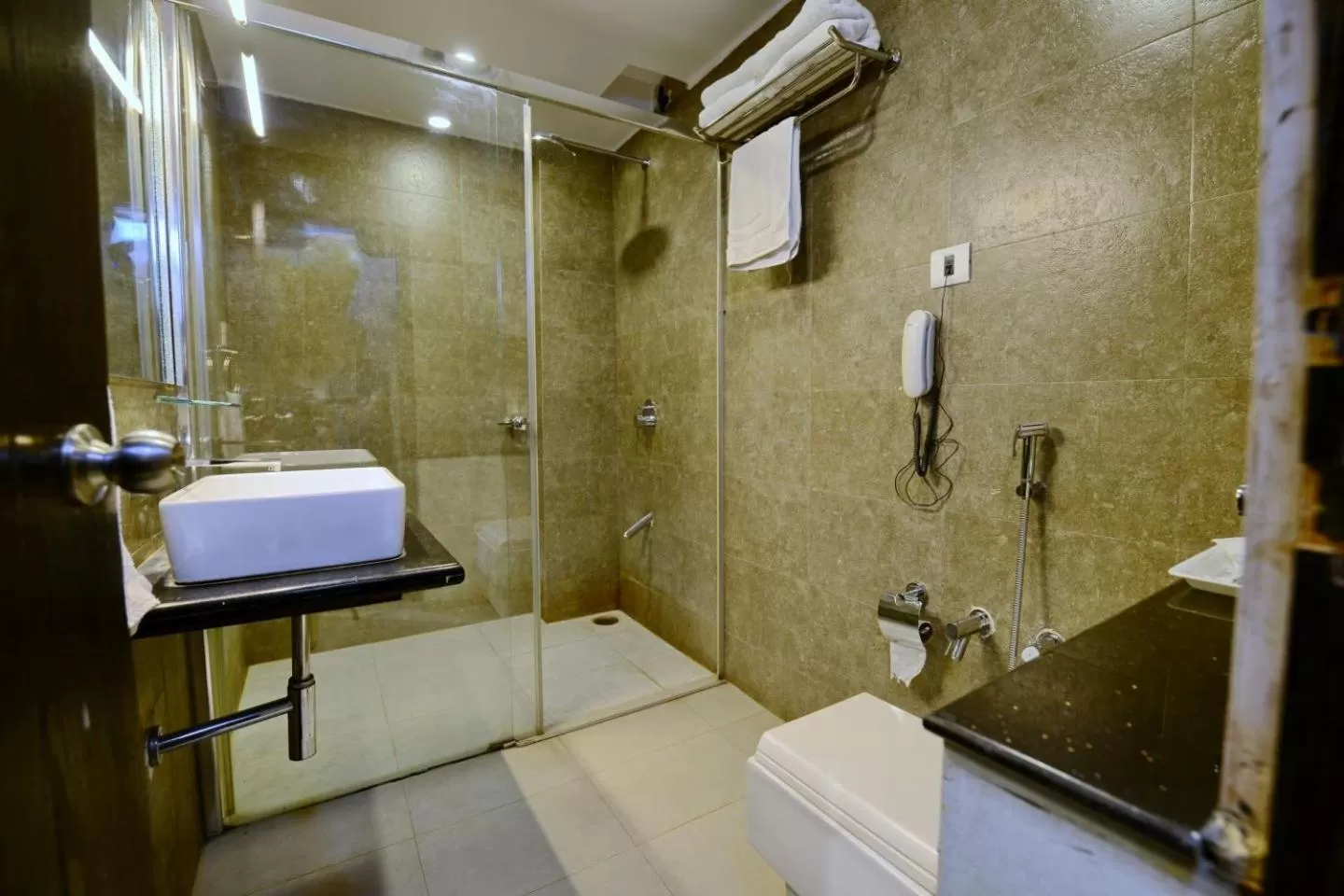 Bathroom in Hotel Floret Inn