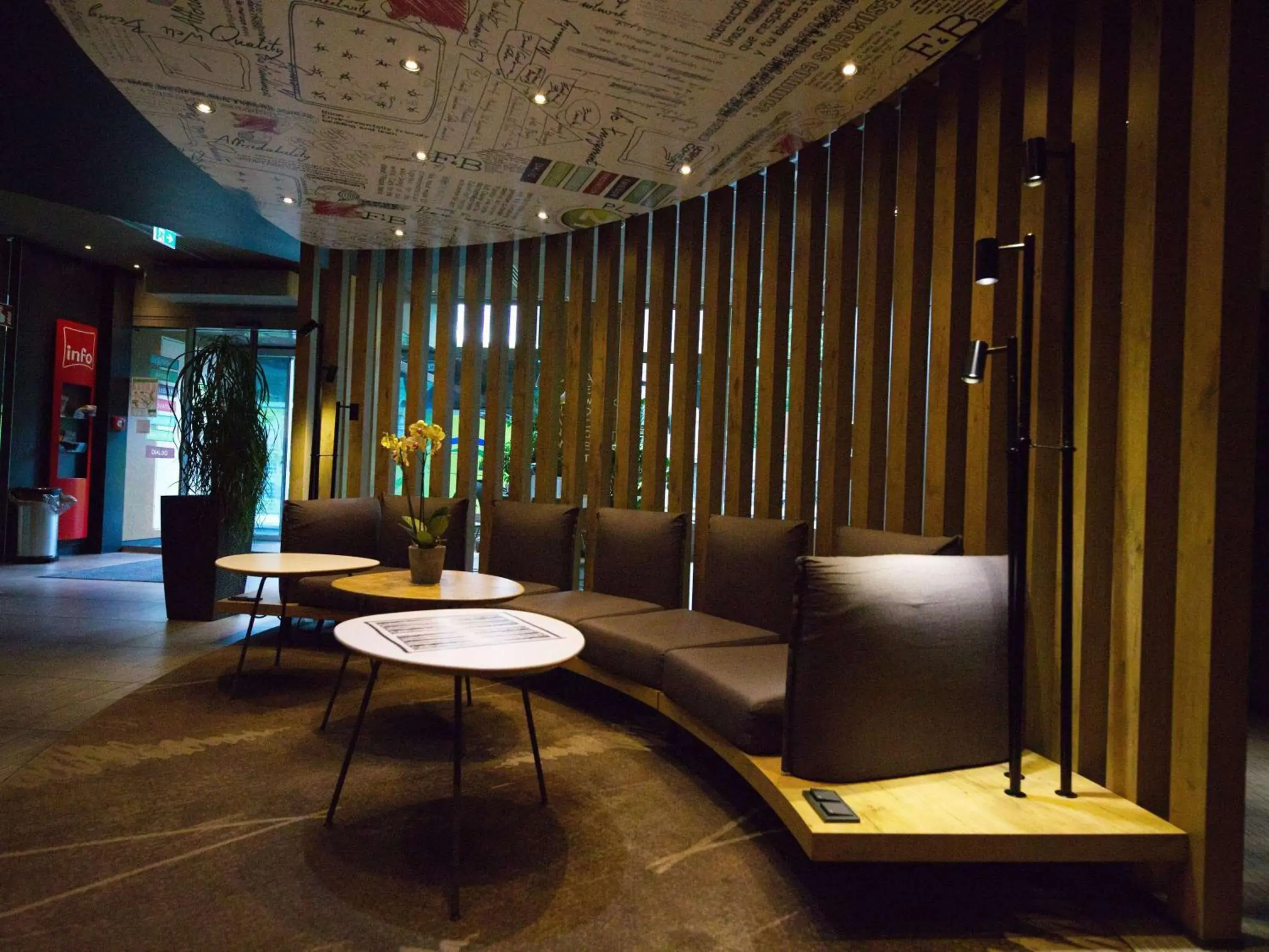 Lounge or bar, Lobby/Reception in ibis Köln Centrum