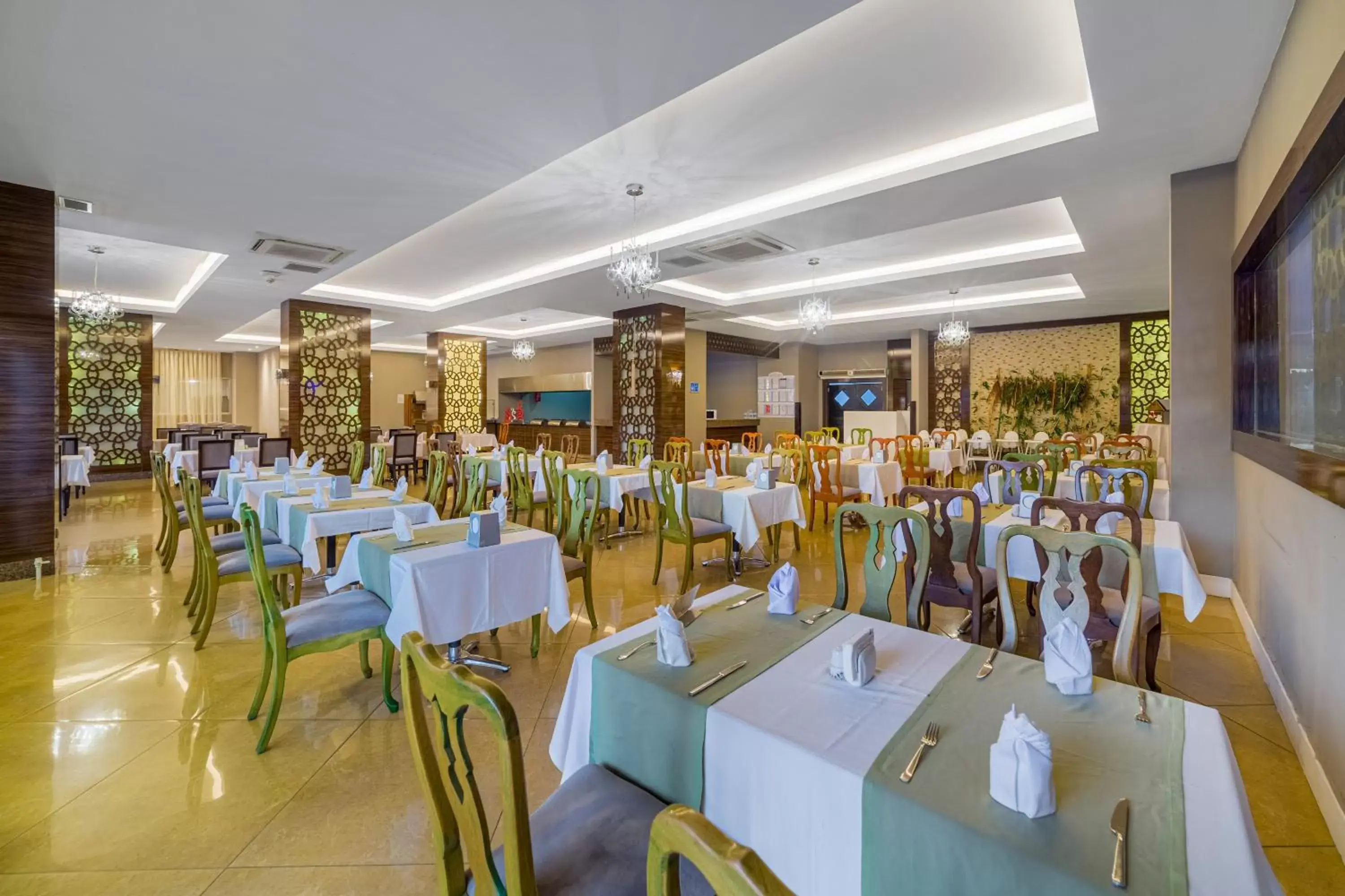 Restaurant/Places to Eat in Justiniano Deluxe Resort