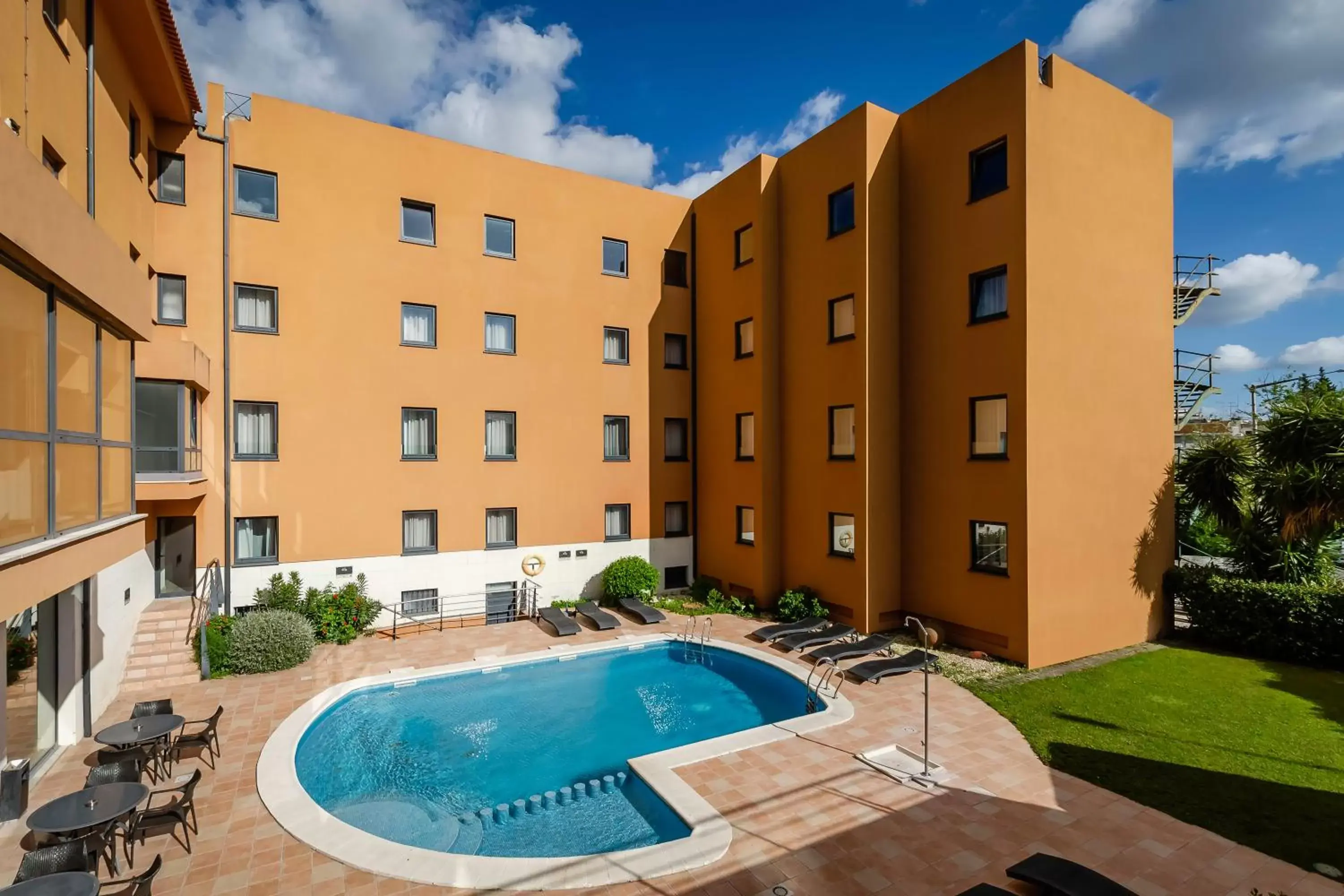 Property building, Swimming Pool in Hotel D. Luis - Elvas