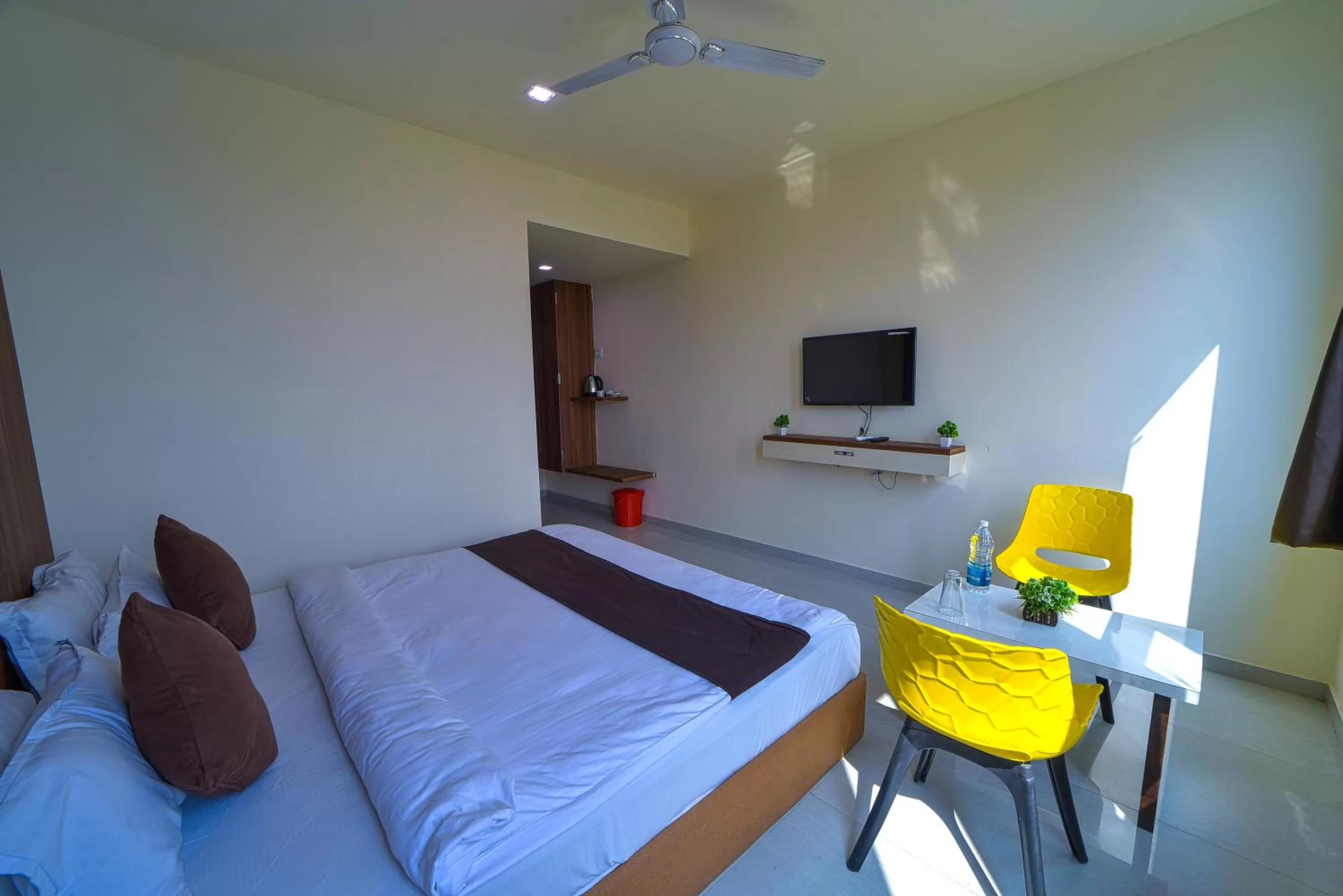 Bed in Hotel Jurkis, Kolhapur