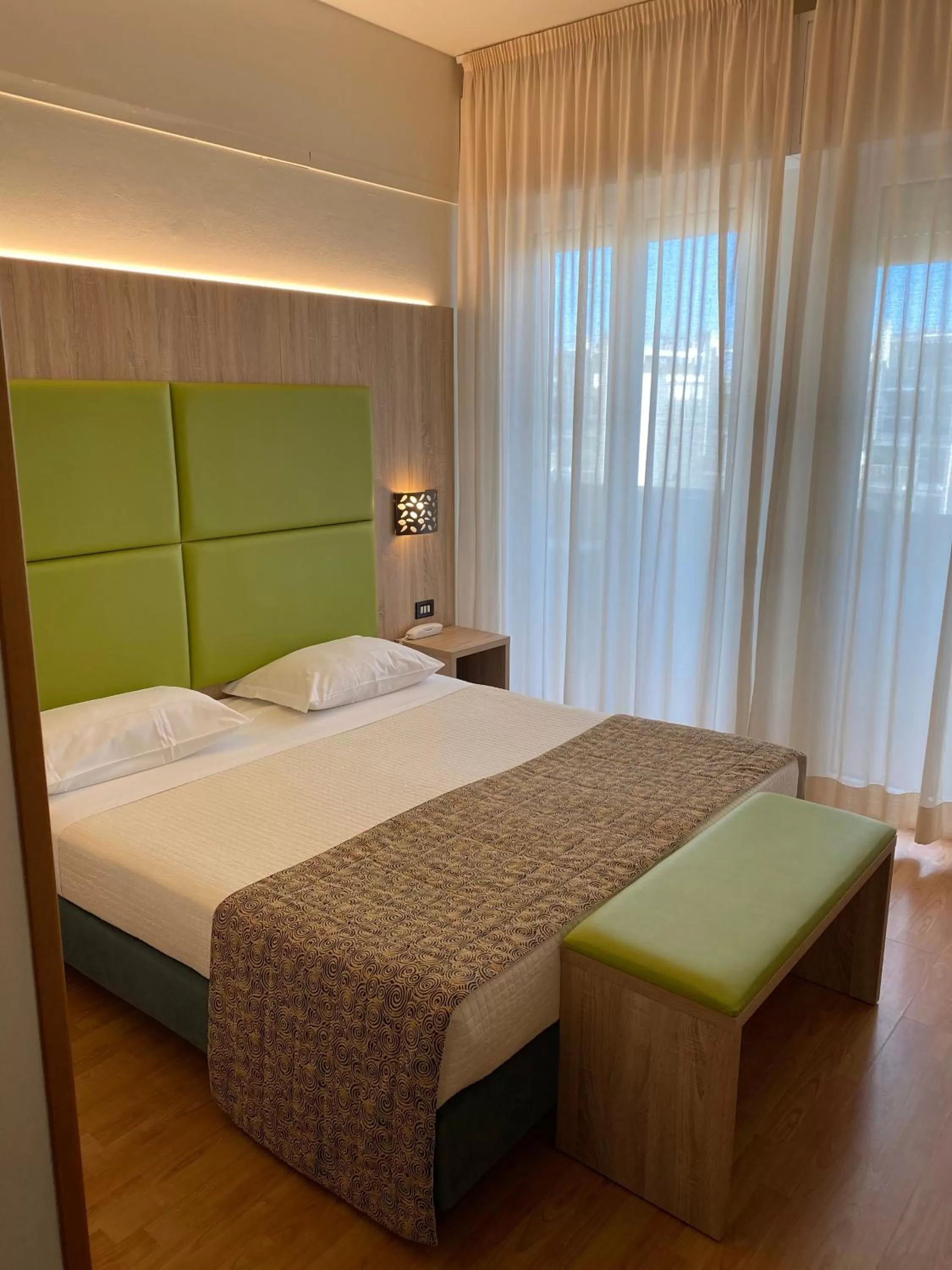 Bedroom, Bed in Hotel St Gregory Park