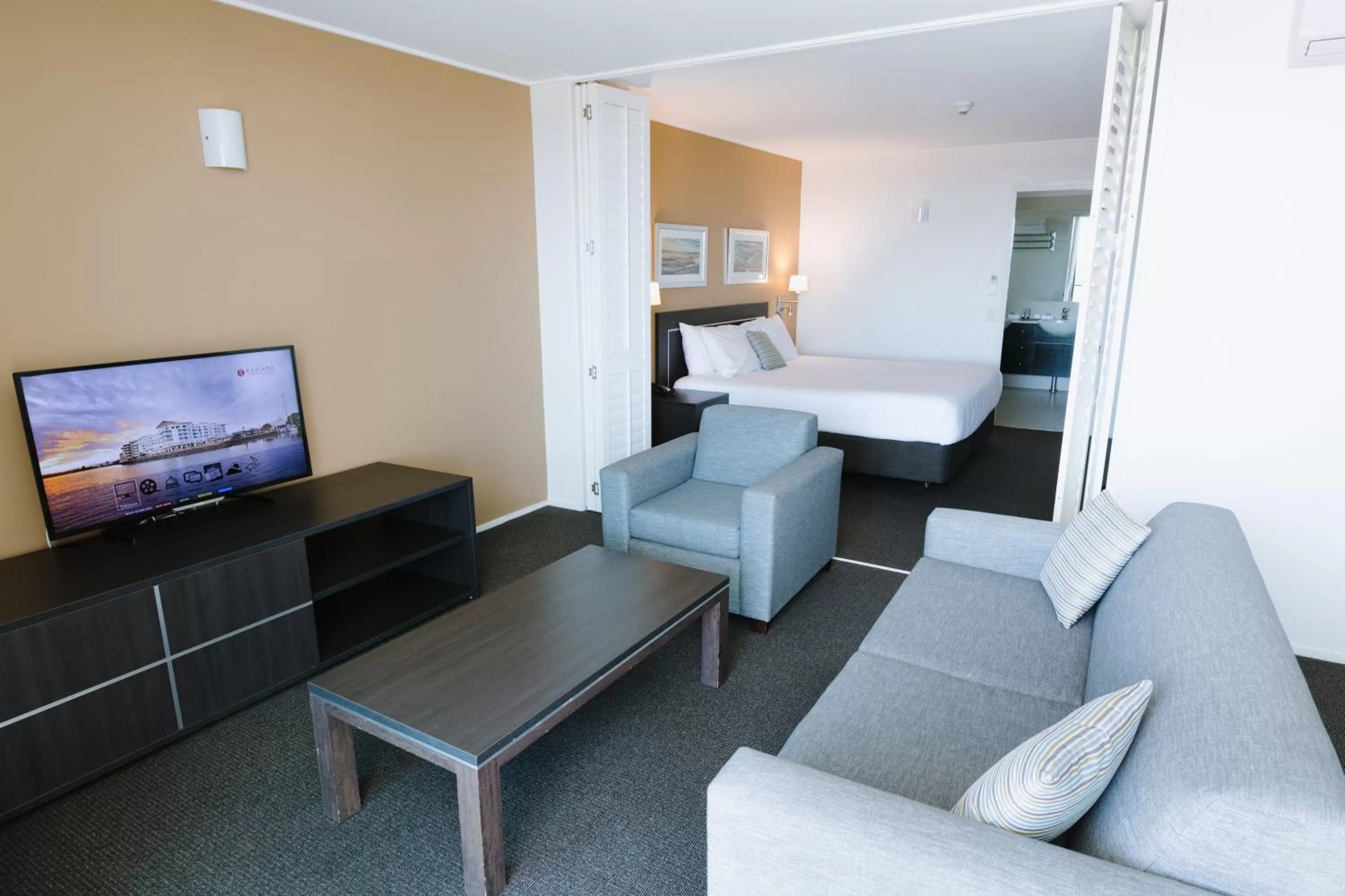 Bed in Ramada Hotel & Suites by Wyndham Ballina Byron