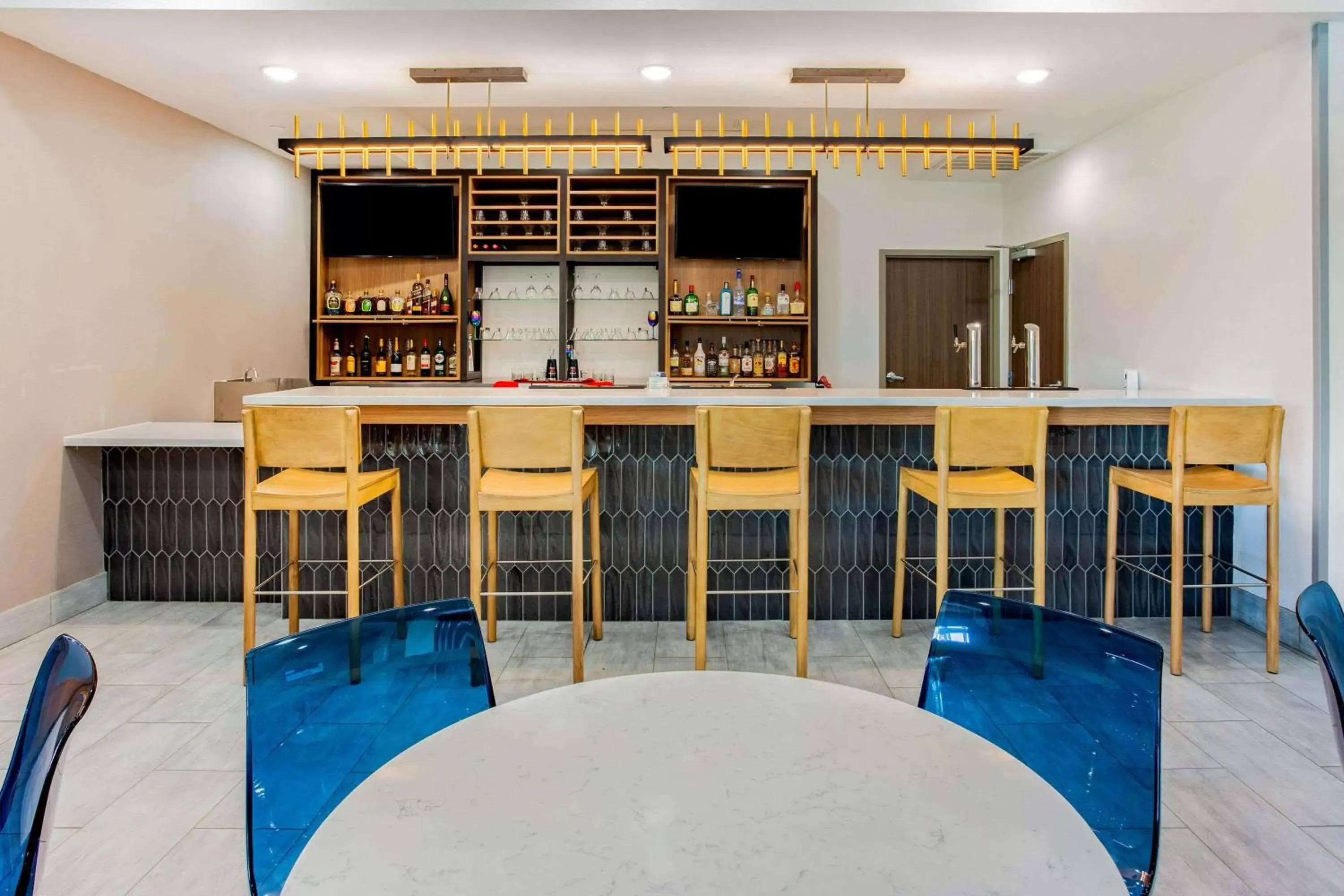 Lounge or bar, Lounge/Bar in La Quinta by Wyndham San Antonio Alamo City