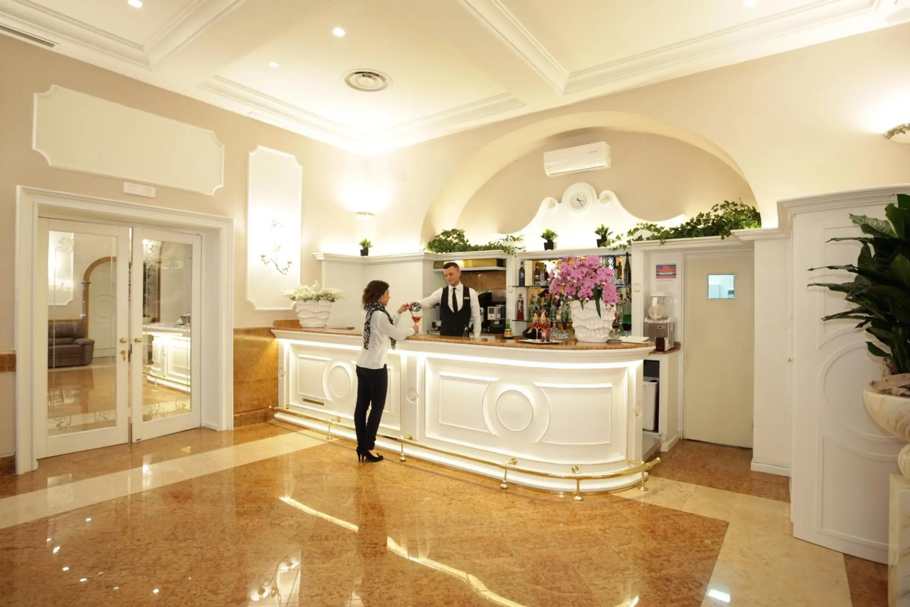 Restaurant/places to eat, Lobby/Reception in Hotel Vergilius Billia